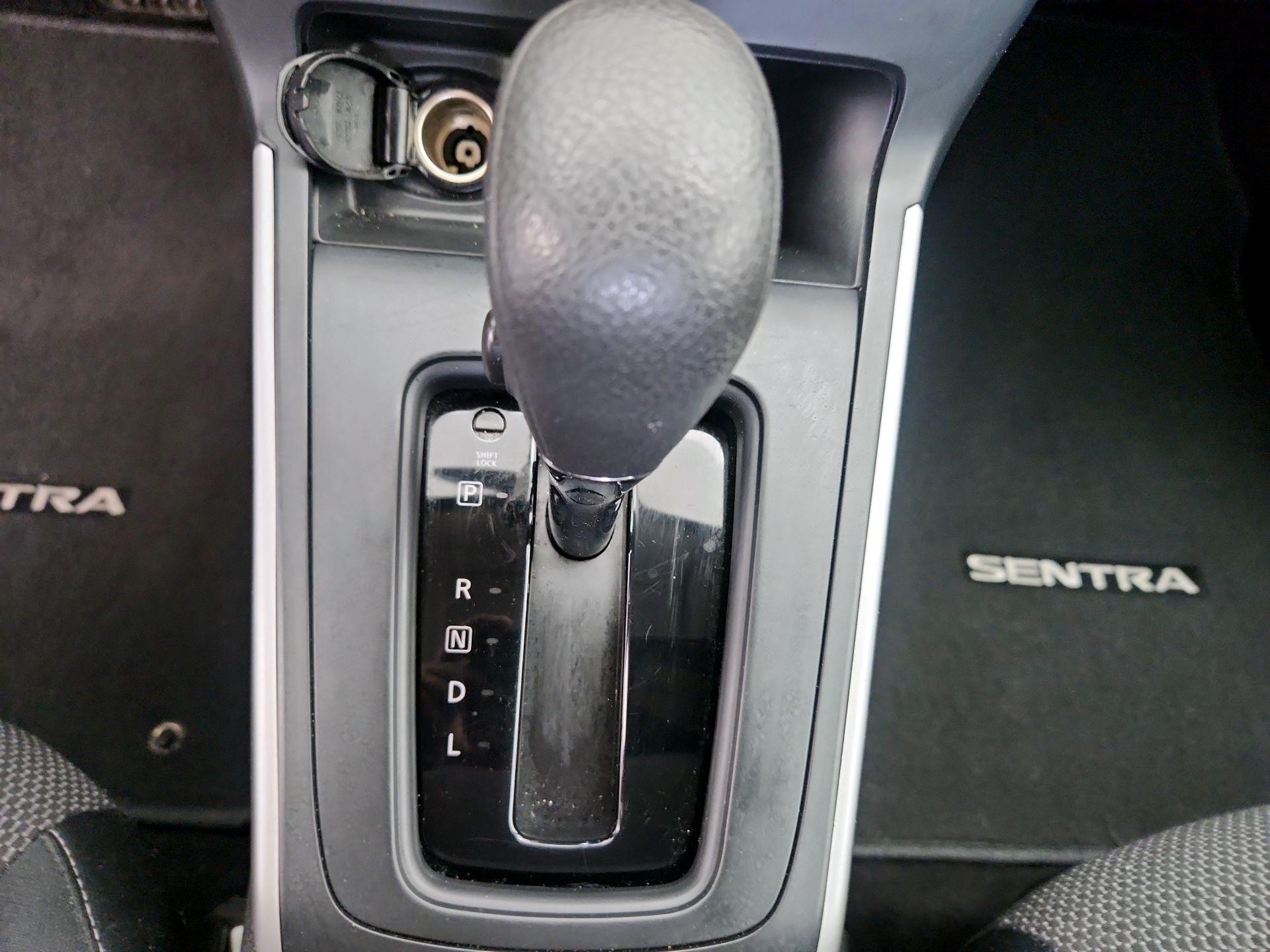 Thumbnail: 2019 Nissan Sentra - 17