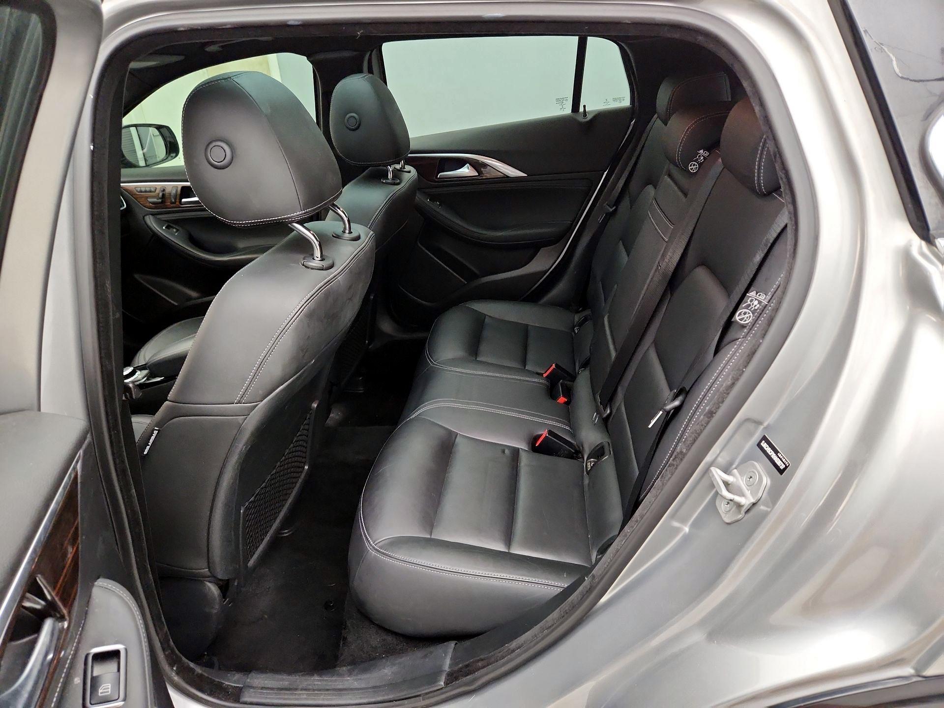 Thumbnail: 2017 INFINITI QX30 - 20
