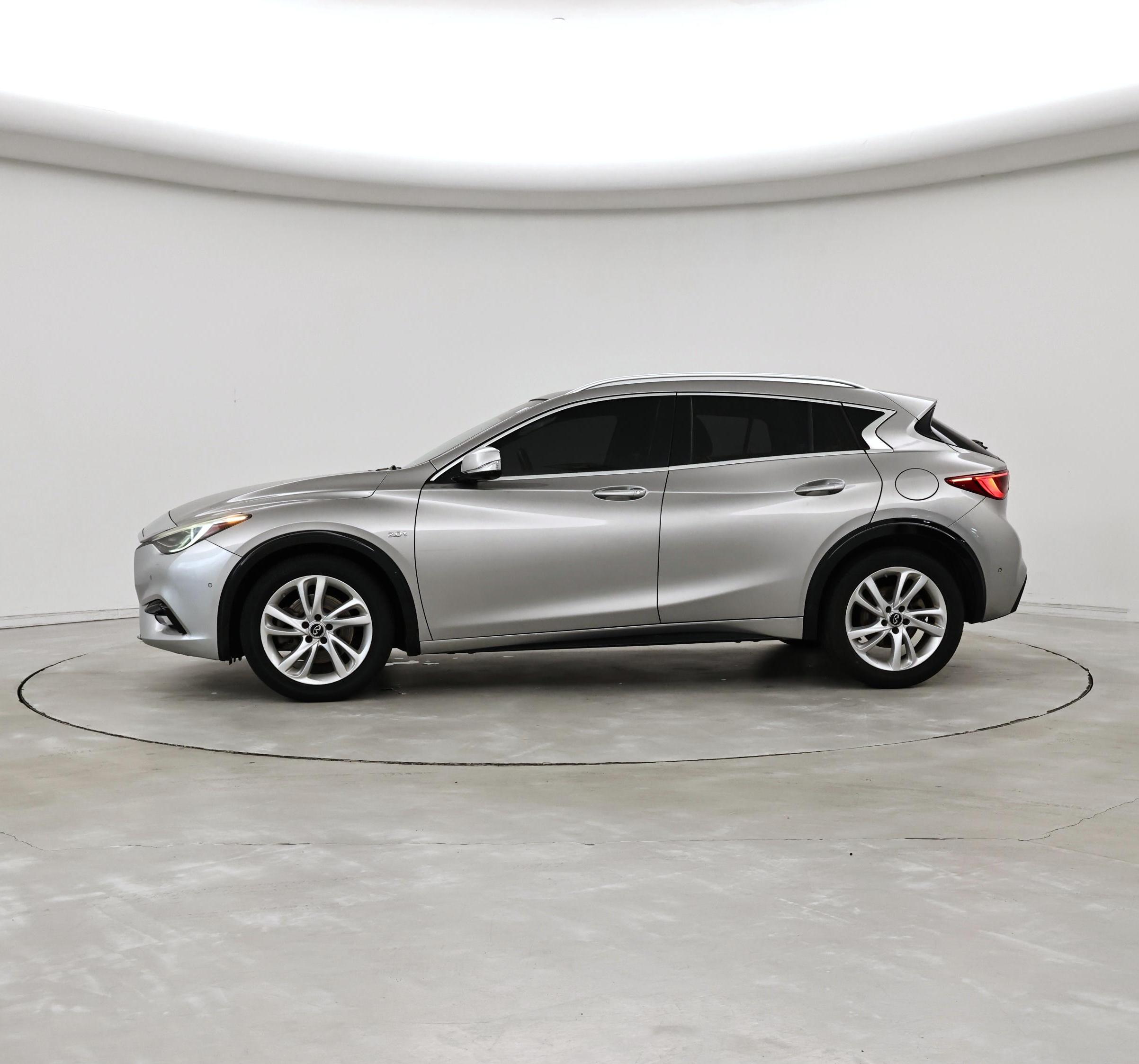 Thumbnail: 2017 INFINITI QX30 - 3