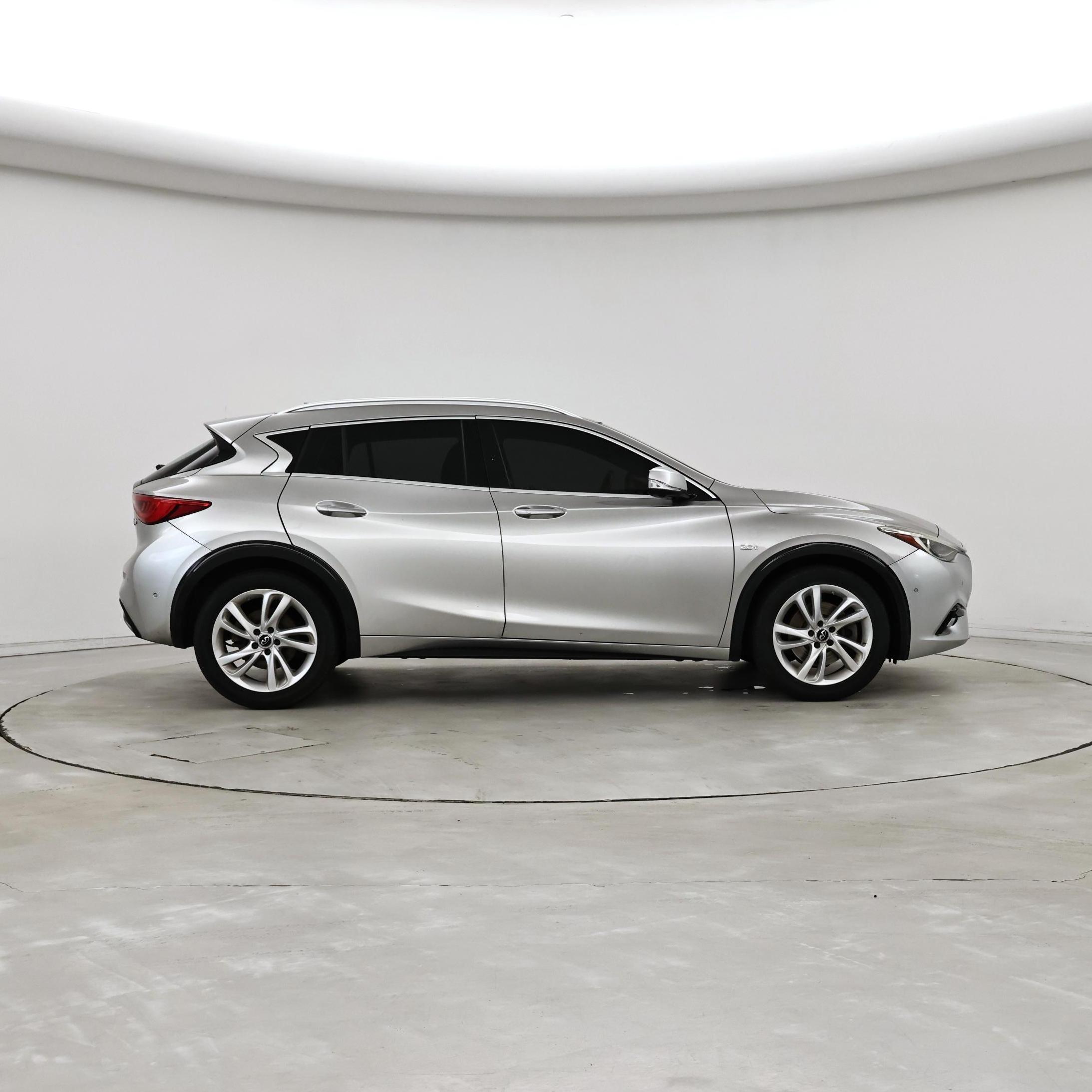 Thumbnail: 2017 INFINITI QX30 - 7