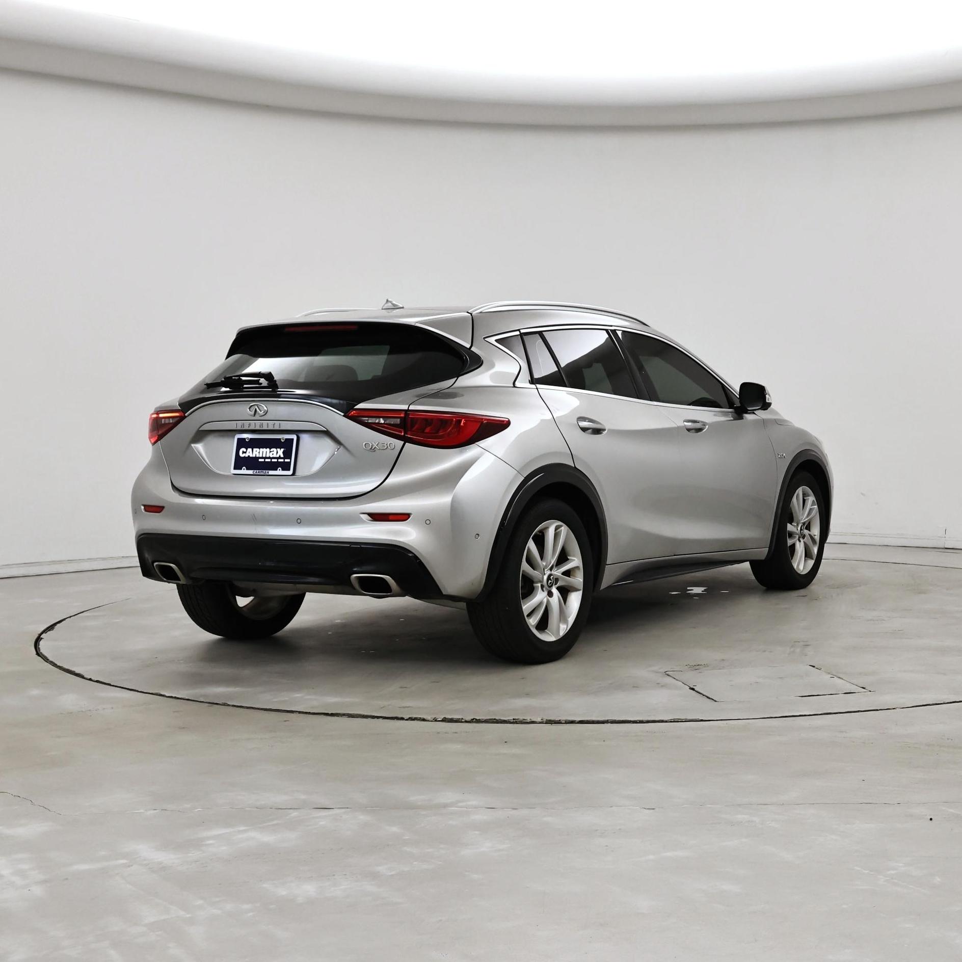 Thumbnail: 2017 INFINITI QX30 - 8