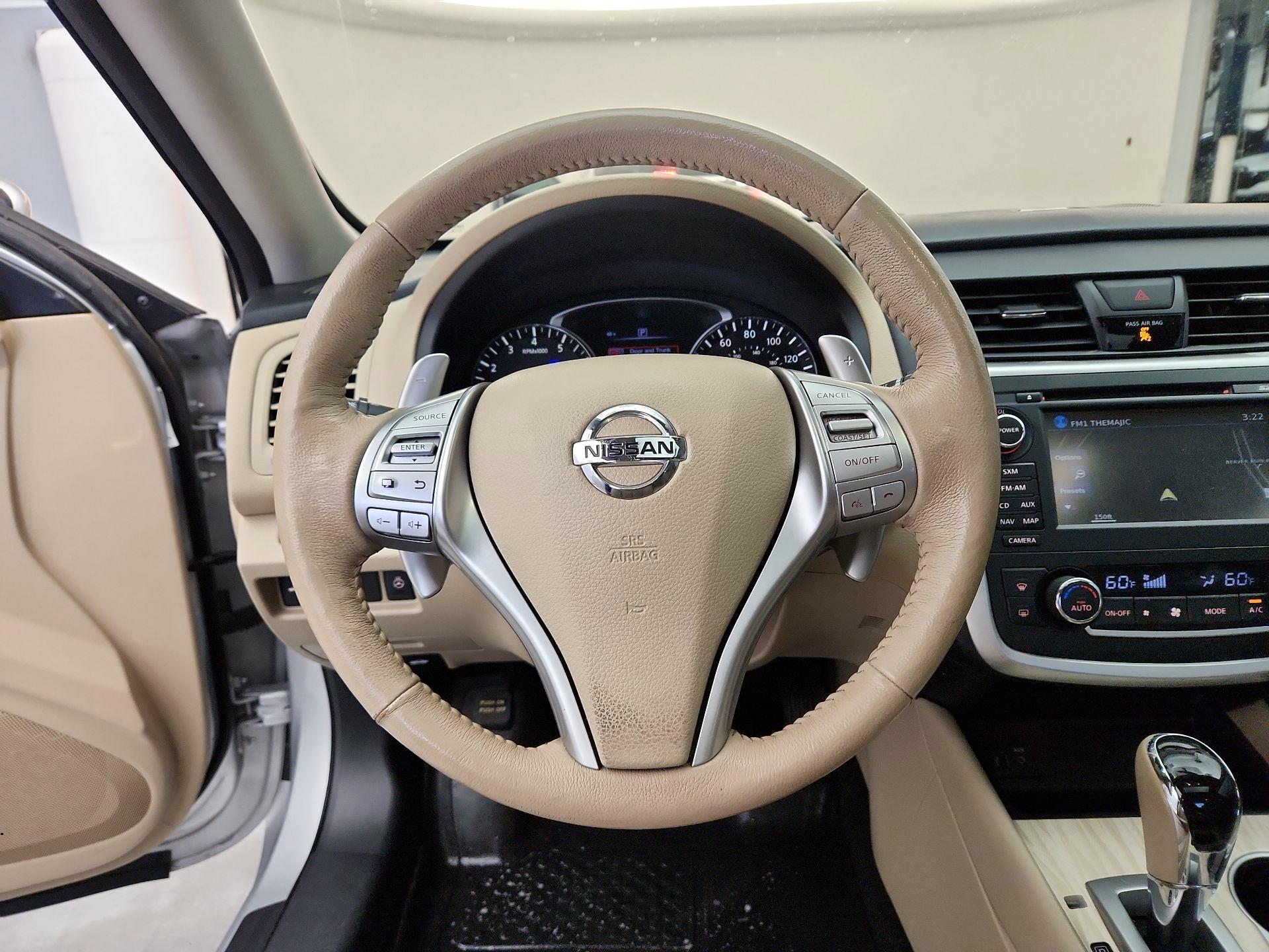 Thumbnail: 2016 Nissan Altima - 10