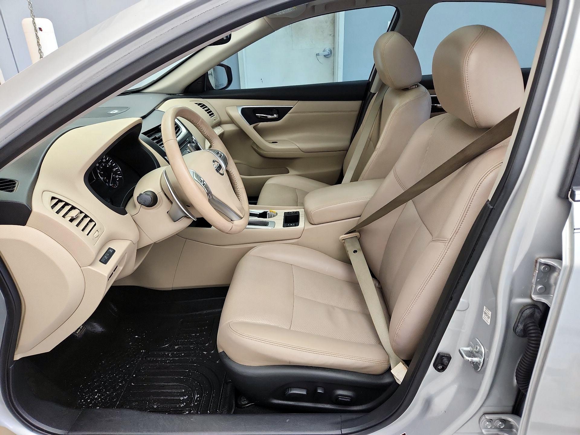 Thumbnail: 2016 Nissan Altima - 11