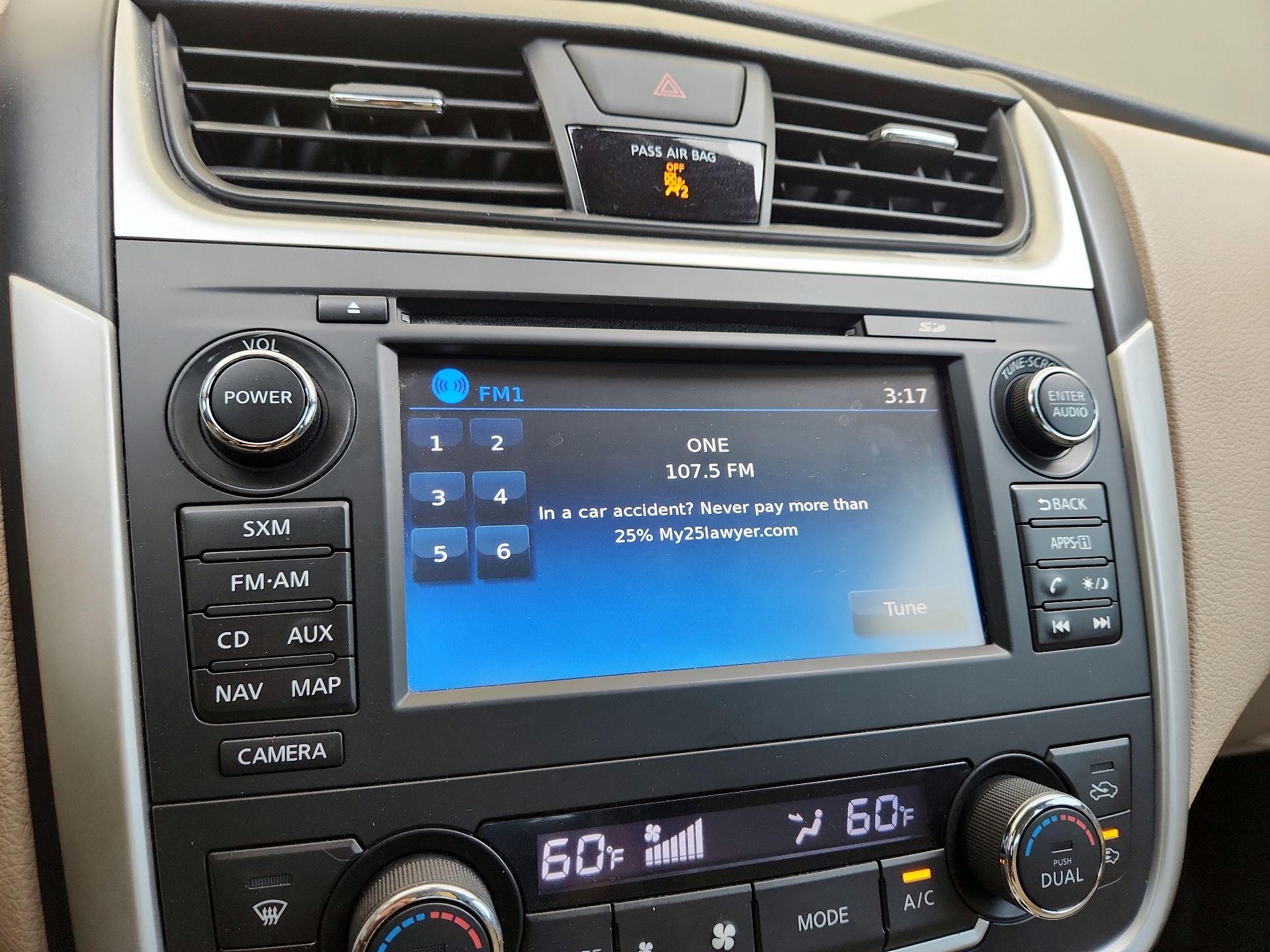 Thumbnail: 2016 Nissan Altima - 16