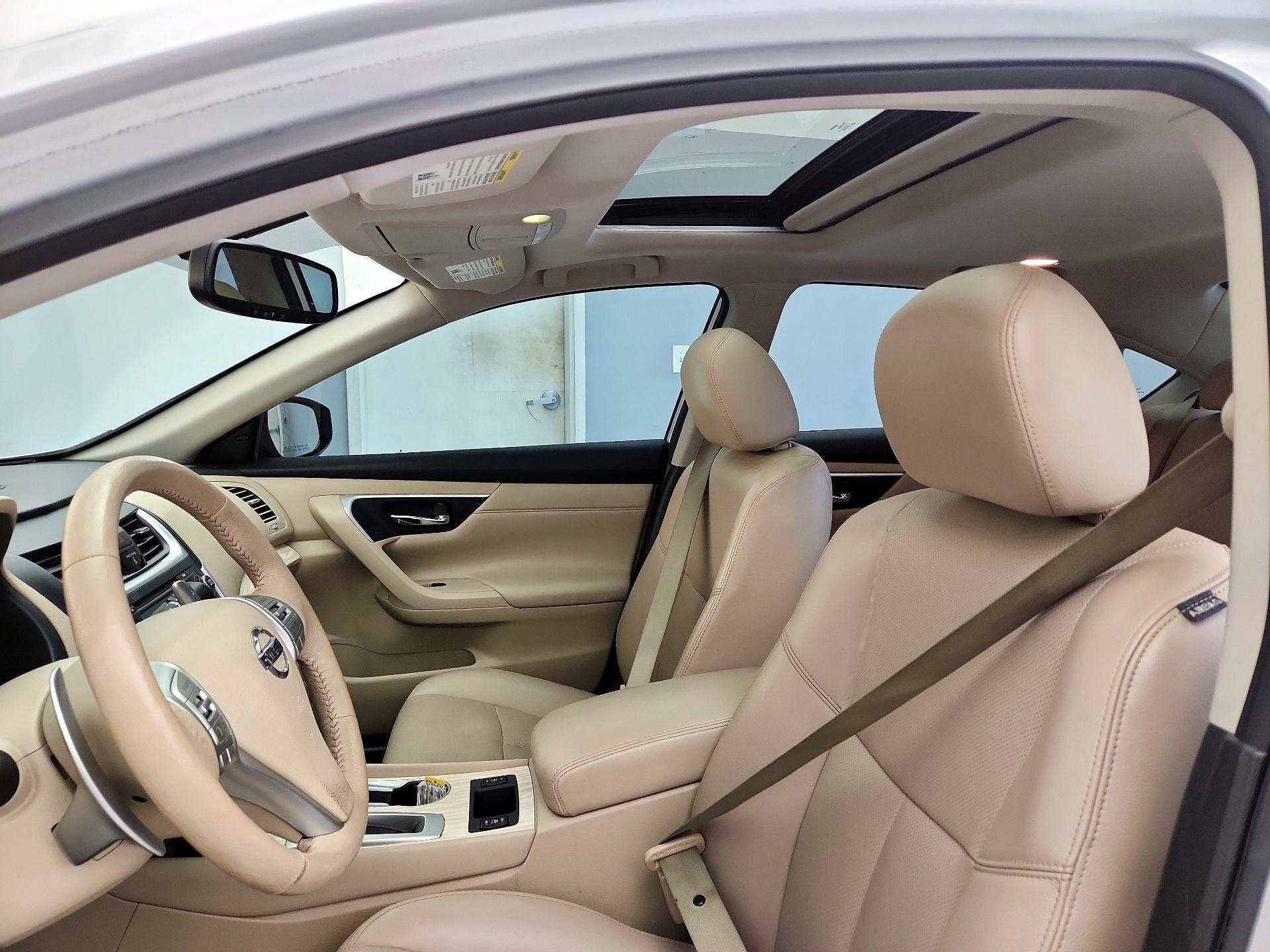 Thumbnail: 2016 Nissan Altima - 20