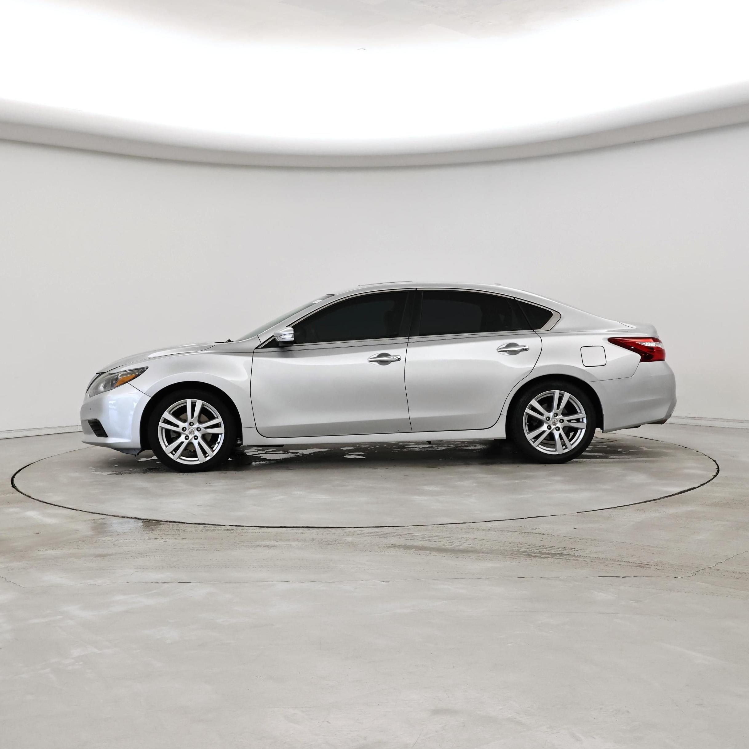 Thumbnail: 2016 Nissan Altima - 3