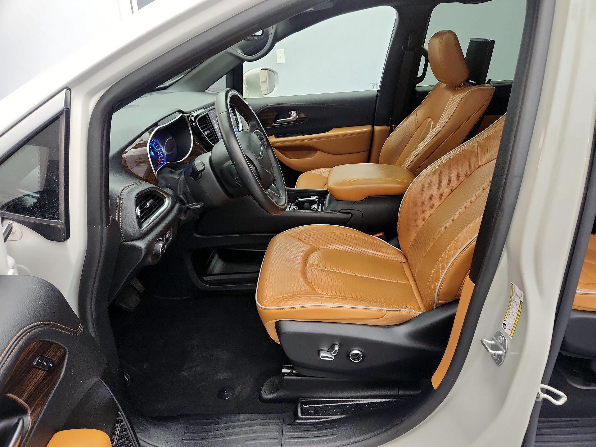Thumbnail: 2021 Chrysler Pacifica - 11