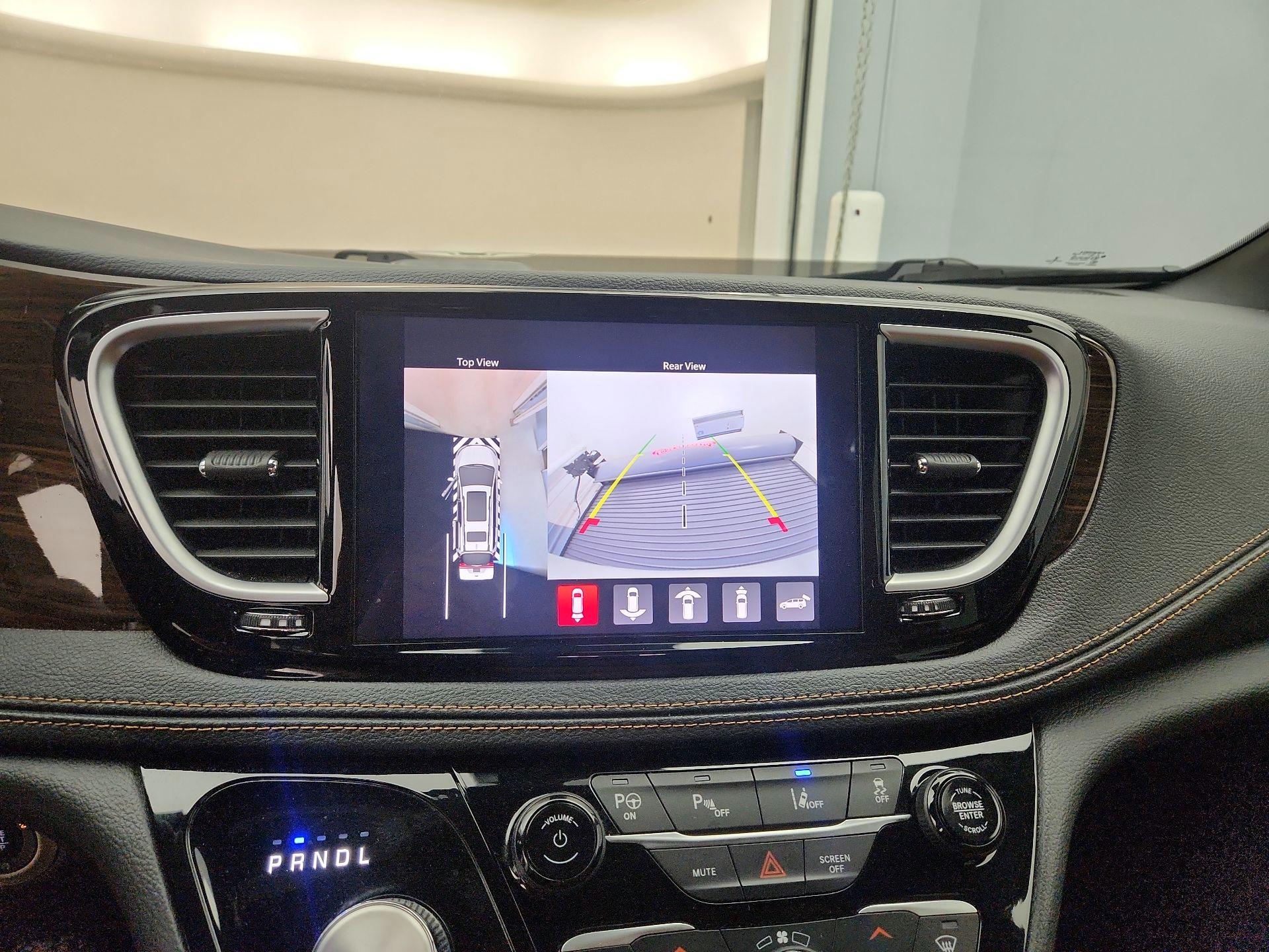 Thumbnail: 2021 Chrysler Pacifica - 14