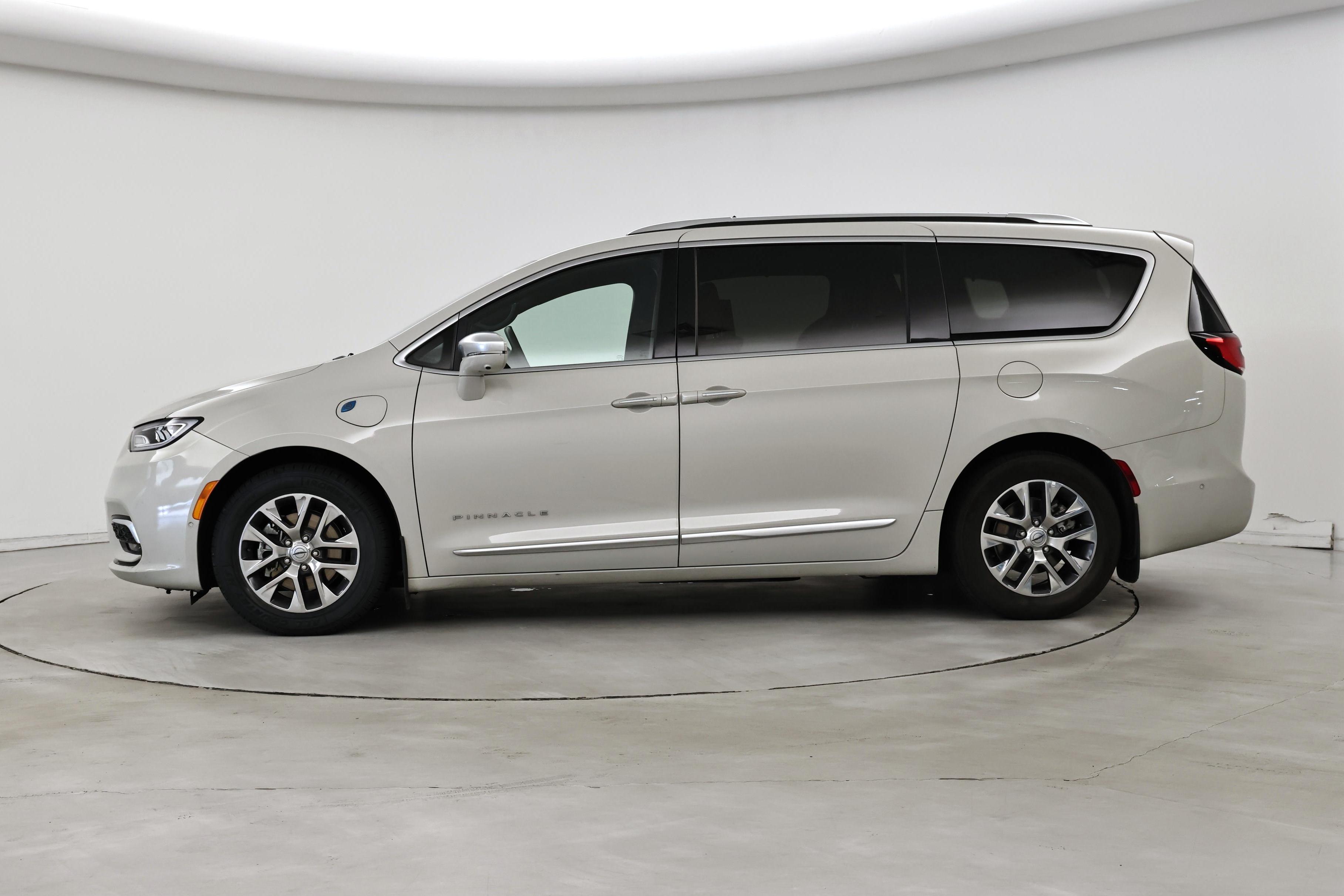 Thumbnail: 2021 Chrysler Pacifica - 3