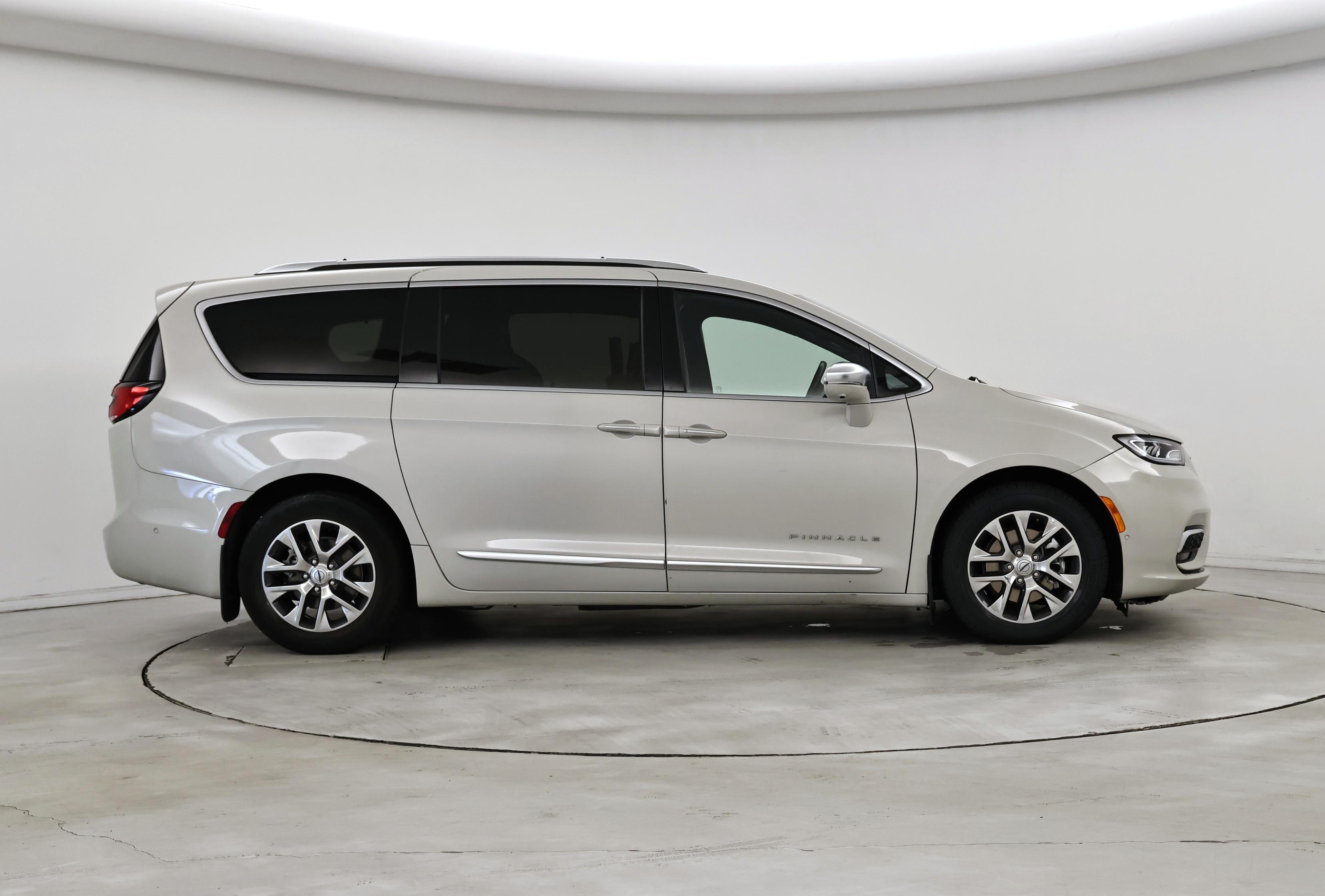 Thumbnail: 2021 Chrysler Pacifica - 7