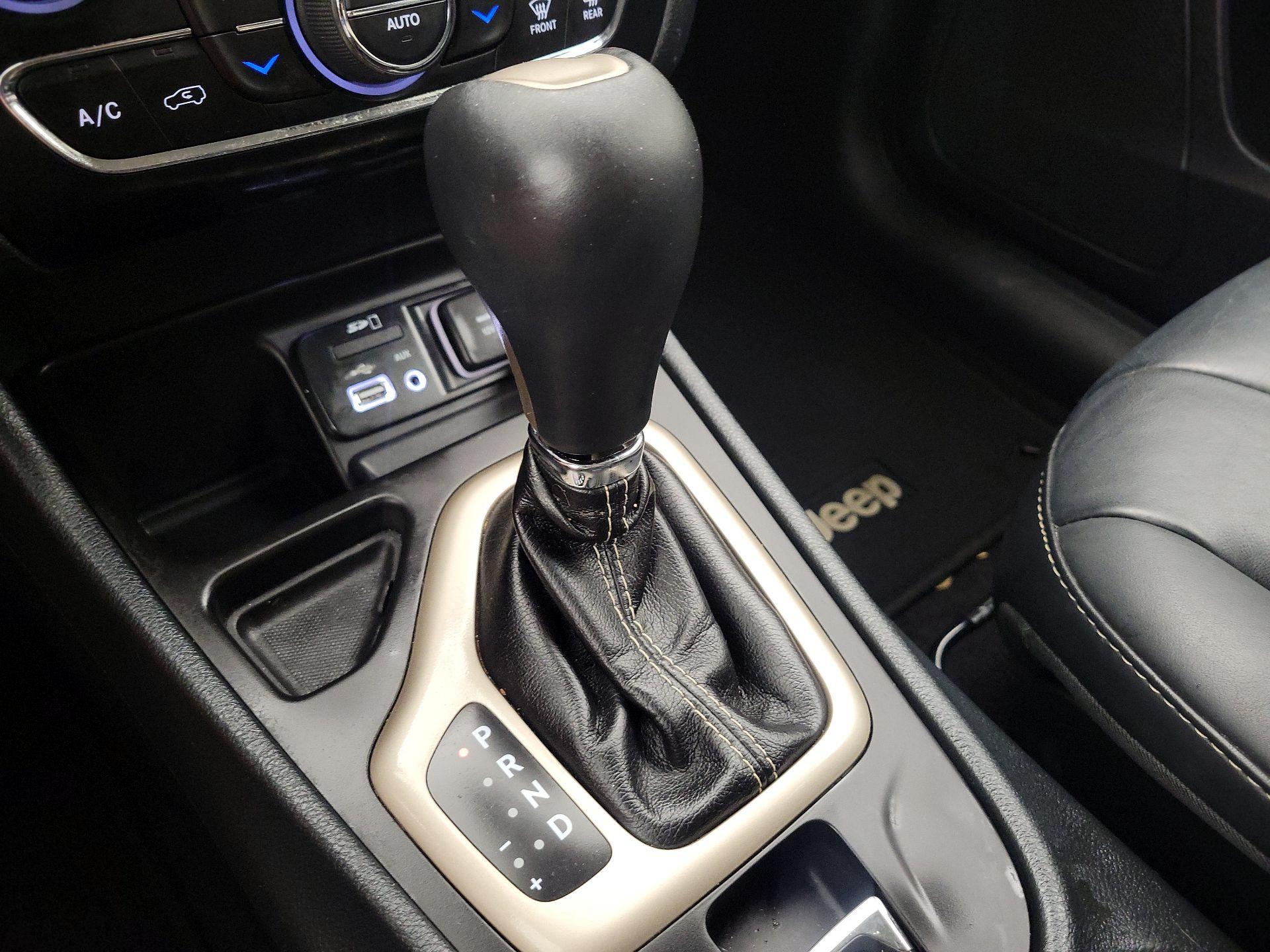 Thumbnail: 2016 Jeep Cherokee - 17