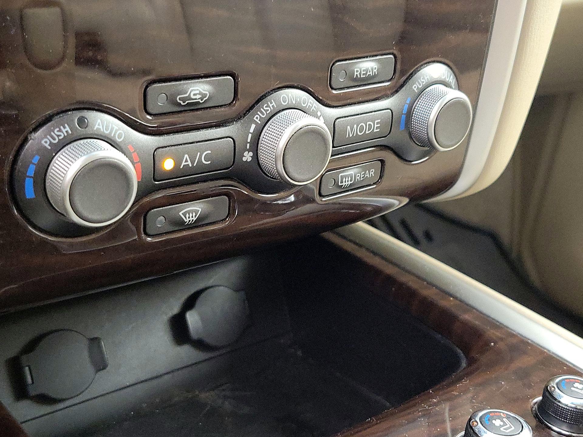 Thumbnail: 2014 Nissan Pathfinder - 17