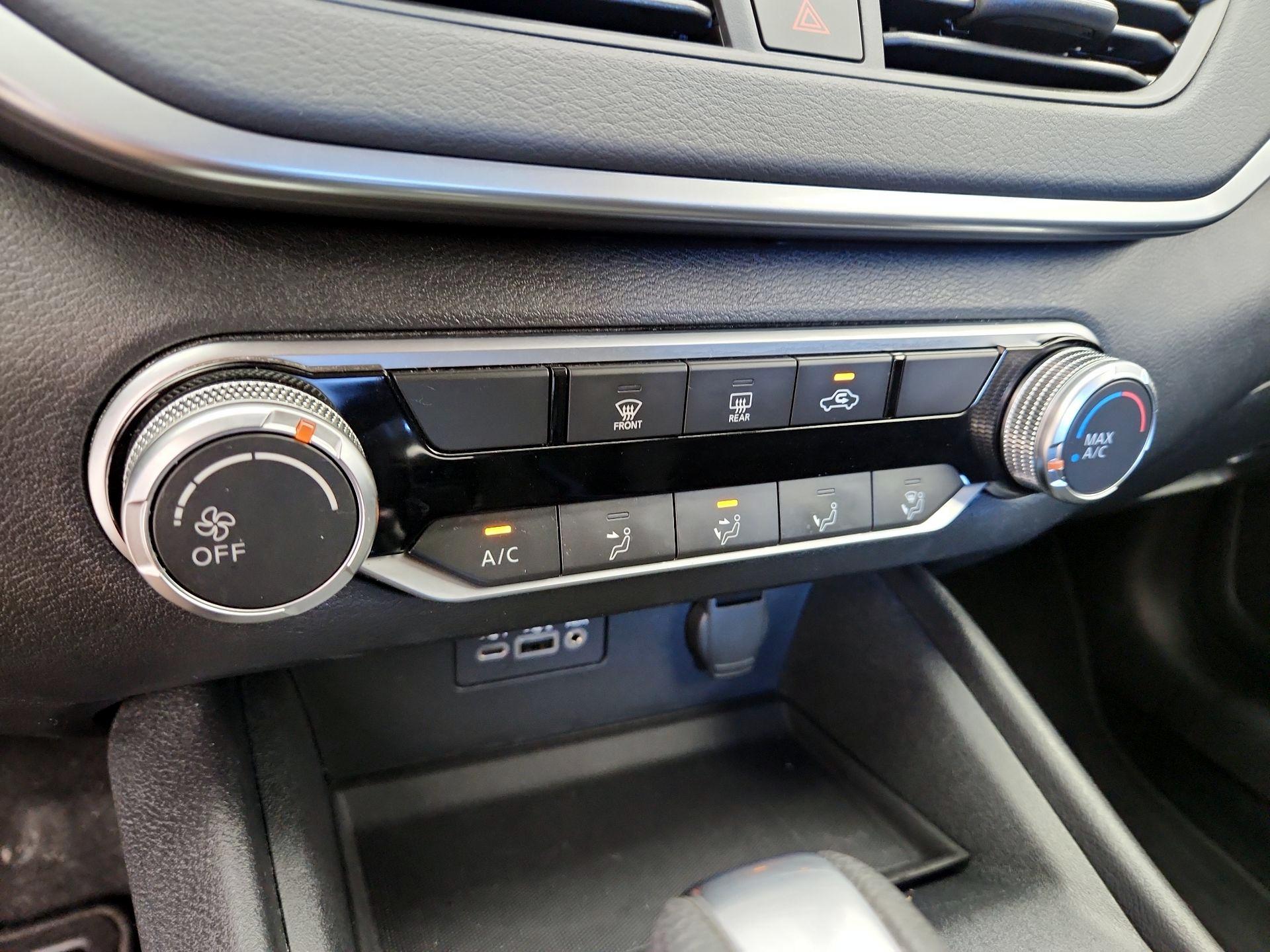 Thumbnail: 2019 Nissan Altima - 16