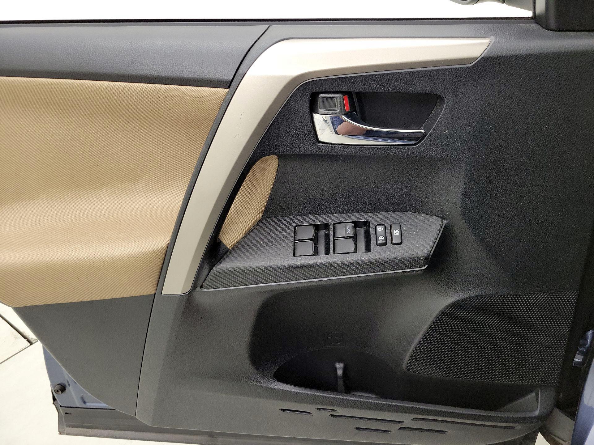 Thumbnail: 2014 Toyota RAV4 - 12