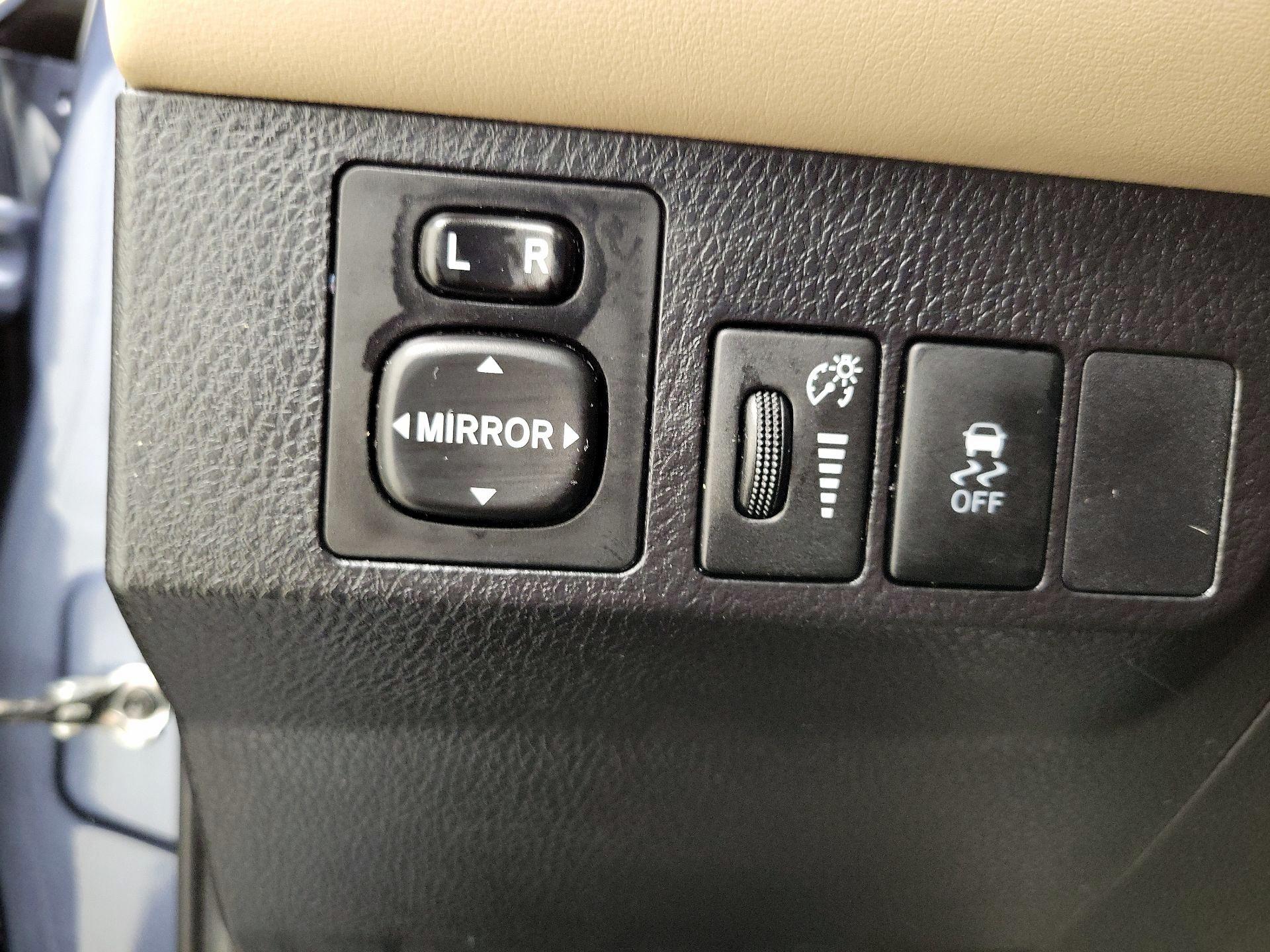 Thumbnail: 2014 Toyota RAV4 - 13