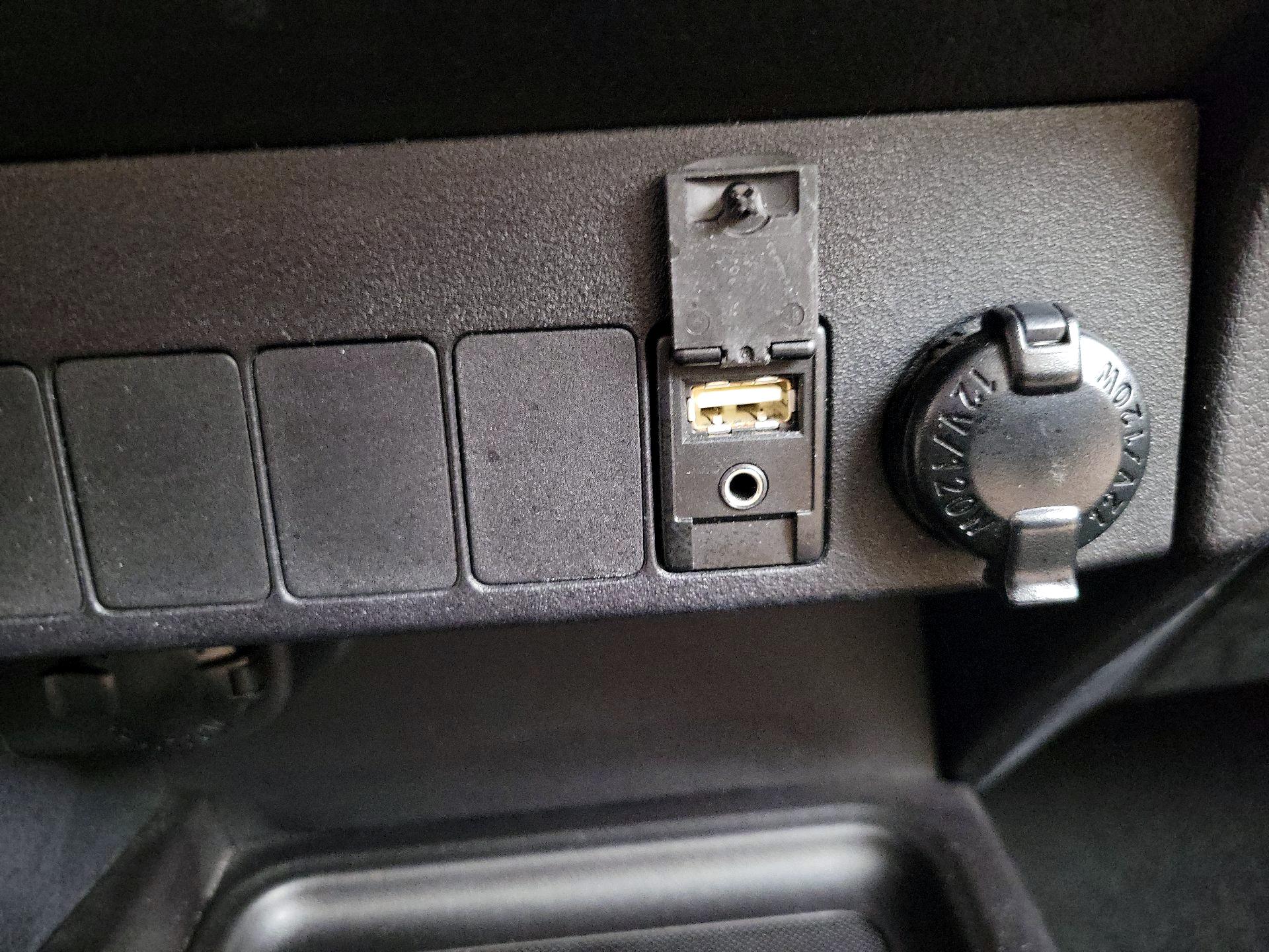 Thumbnail: 2014 Toyota RAV4 - 18