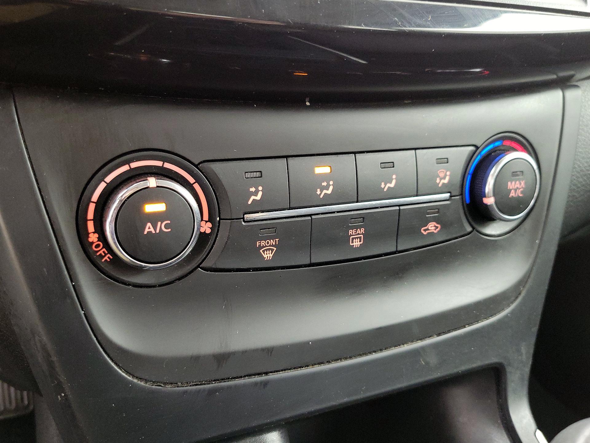 Thumbnail: 2019 Nissan Sentra - 16