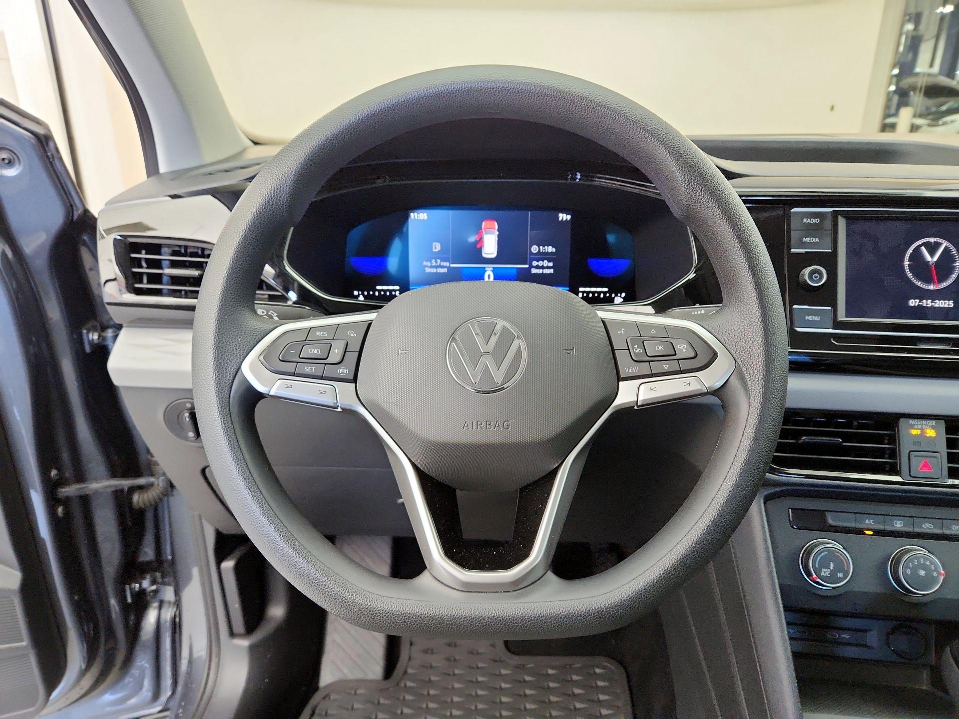 Thumbnail: 2022 Volkswagen Taos - 10