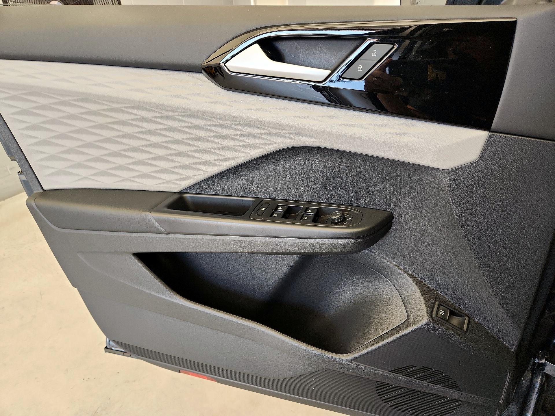 Thumbnail: 2022 Volkswagen Taos - 12