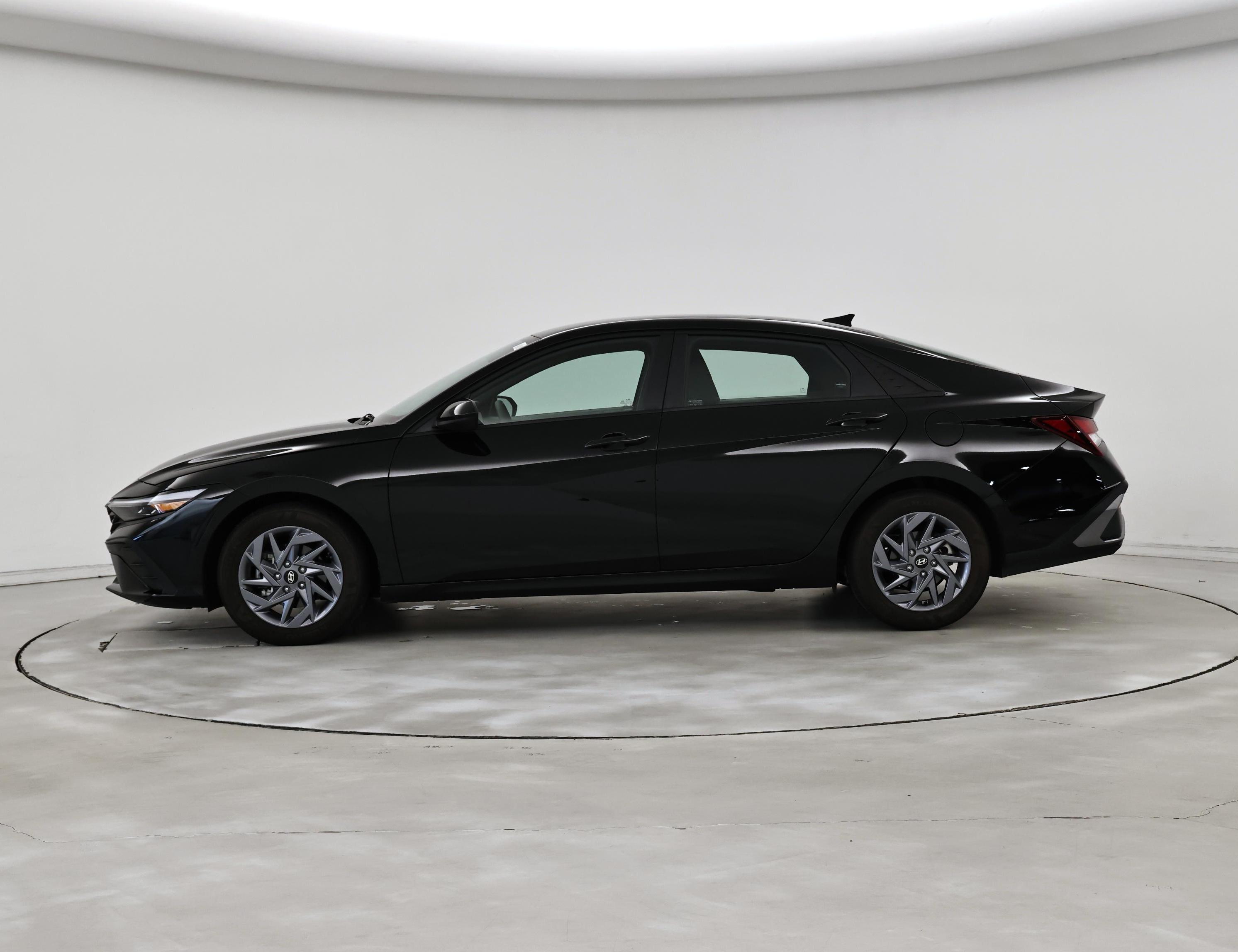 Thumbnail: 2024 Hyundai Elantra - 3