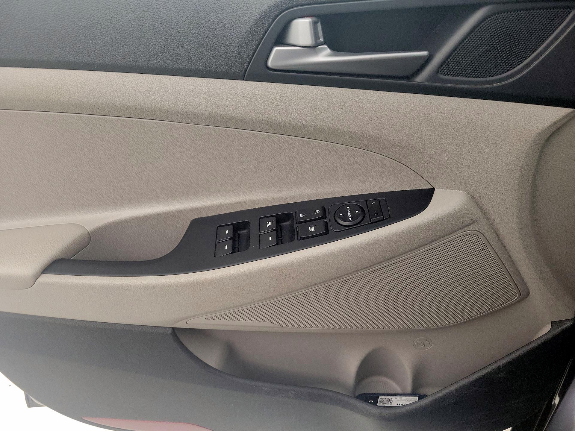 Thumbnail: 2017 Hyundai Tucson - 12