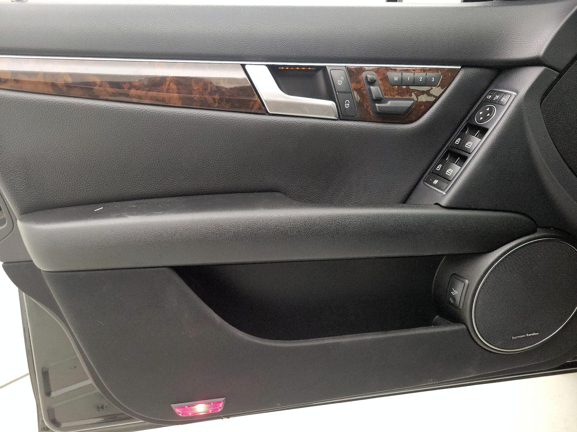 Thumbnail: 2014 Mercedes-Benz C-Class - 12