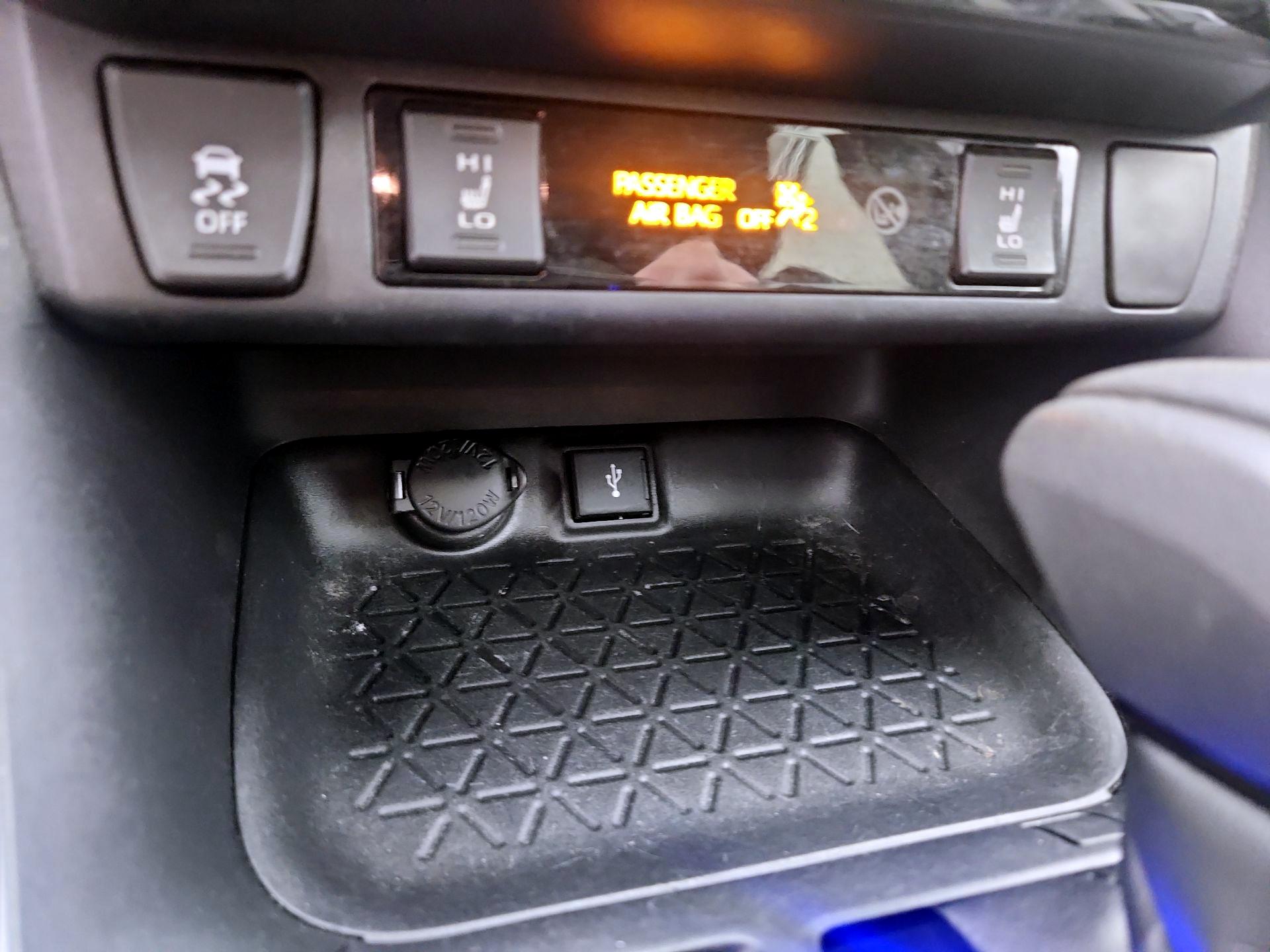 Thumbnail: 2020 Toyota RAV4 - 19