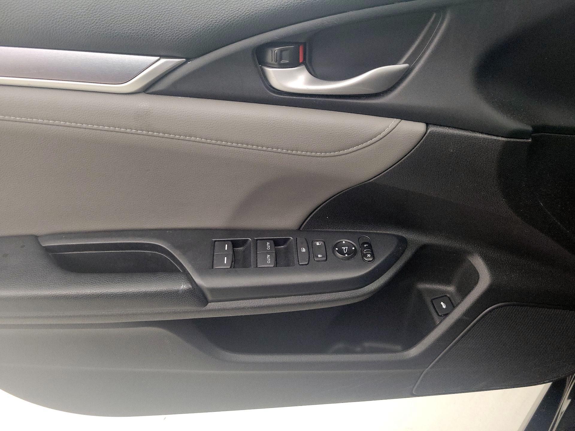Thumbnail: 2016 Honda Civic - 12