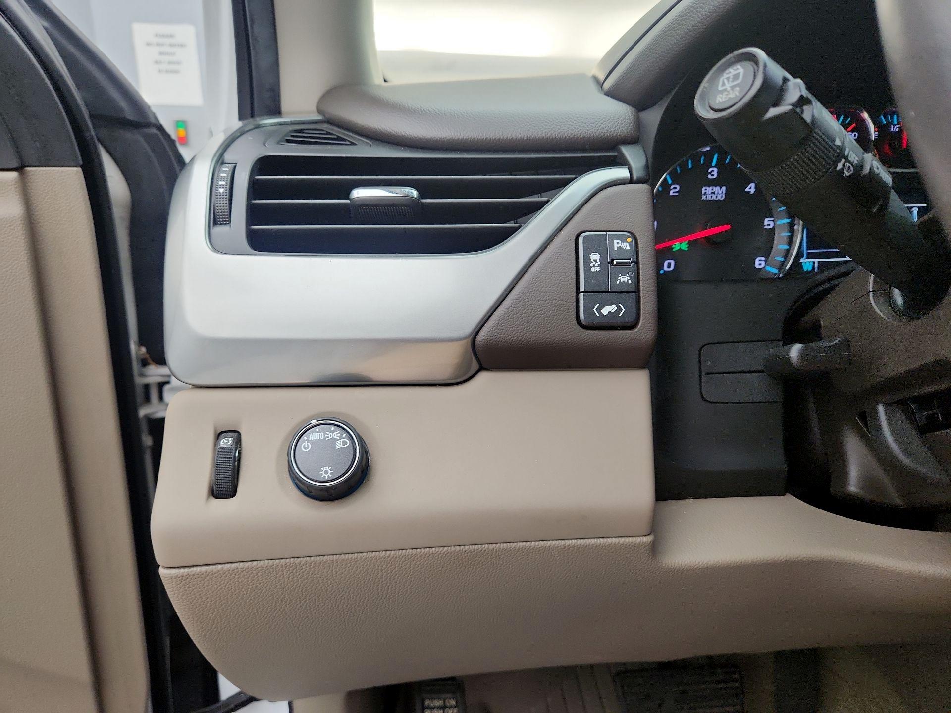 Thumbnail: 2018 Chevrolet Tahoe - 13