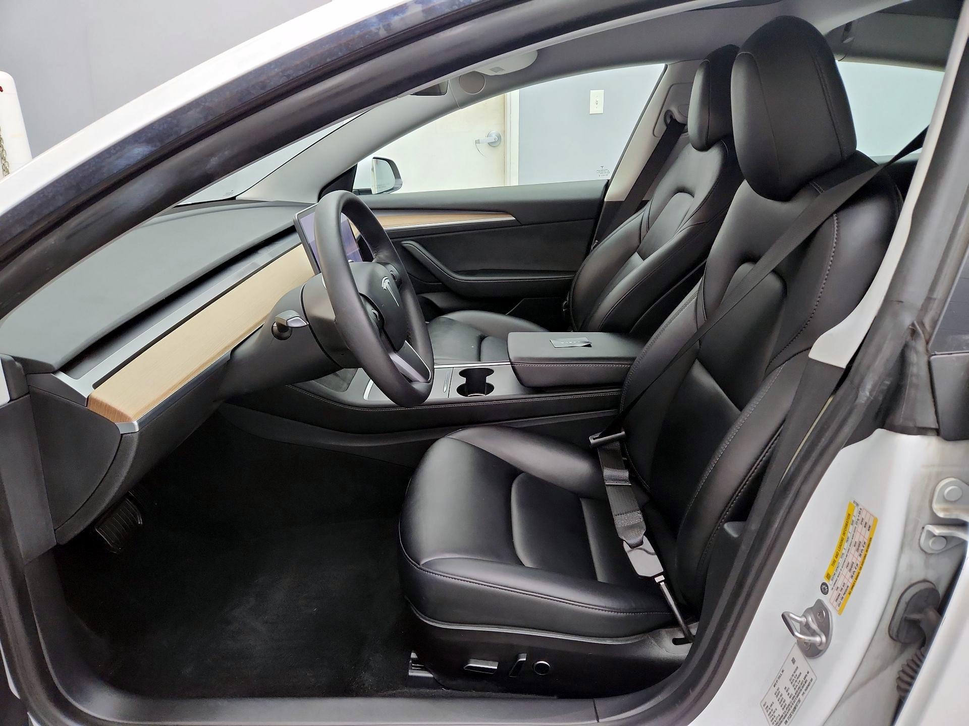 Thumbnail: 2021 Tesla Model 3 - 11
