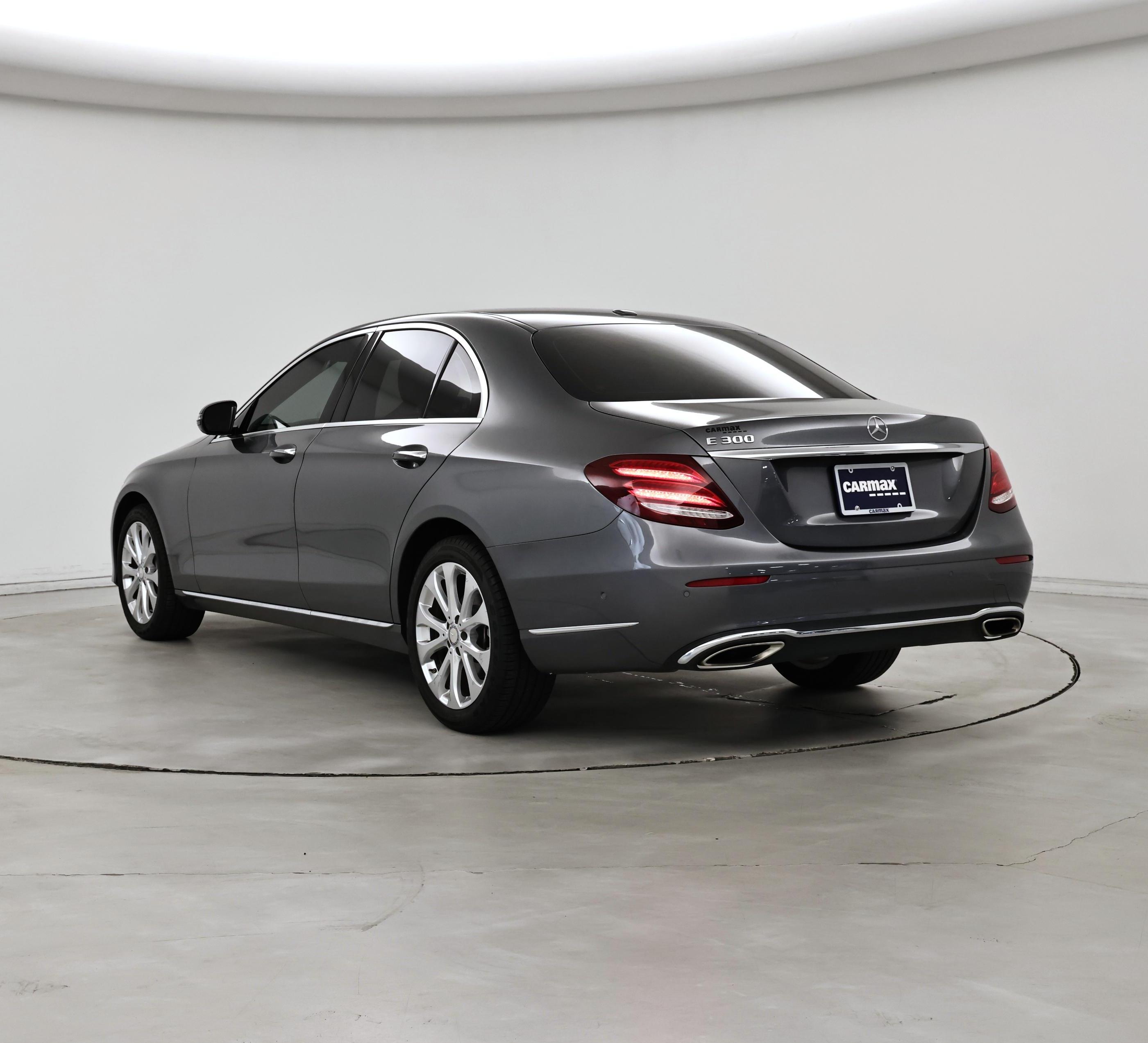 Thumbnail: 2017 Mercedes-Benz E-Class - 2