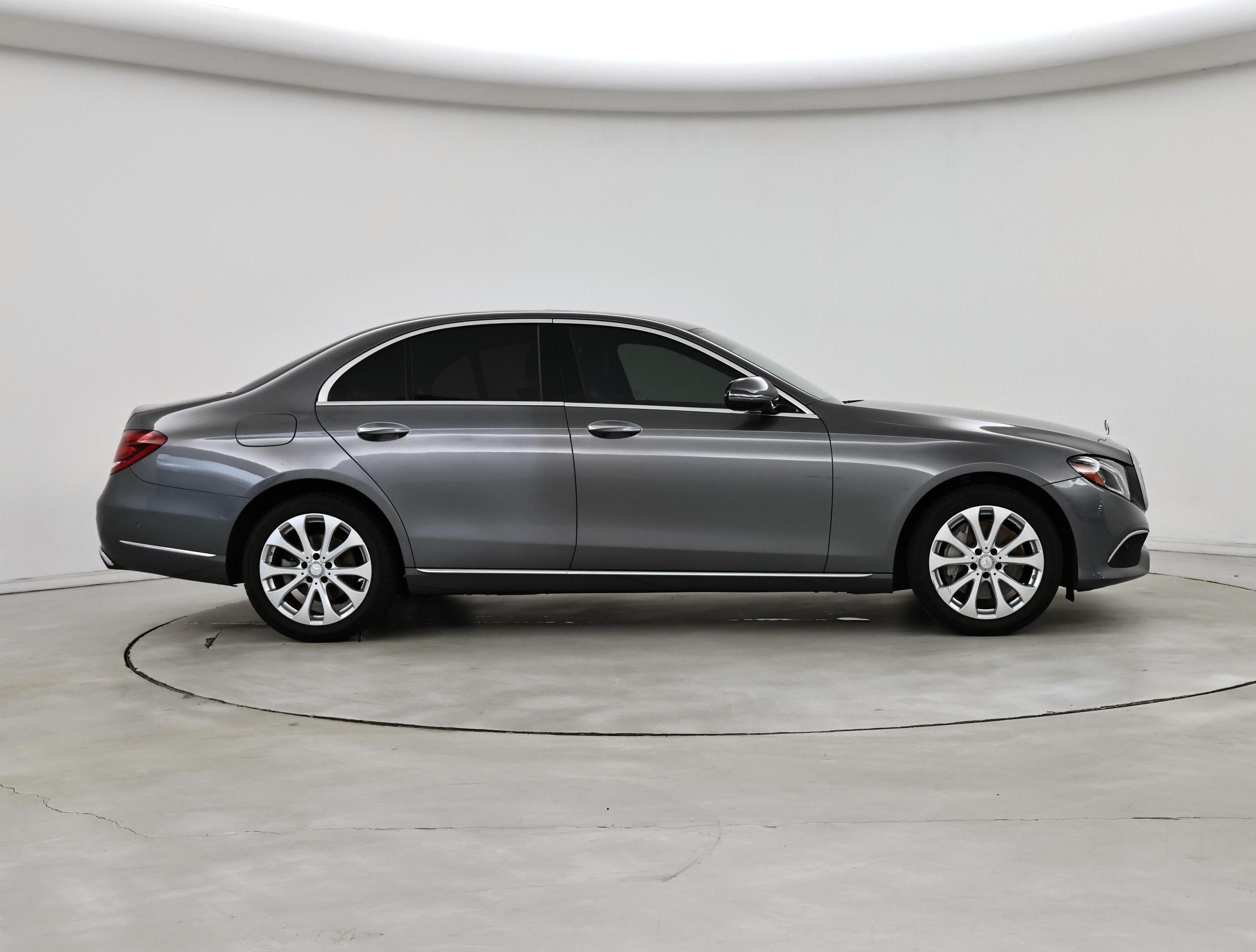 Thumbnail: 2017 Mercedes-Benz E-Class - 7