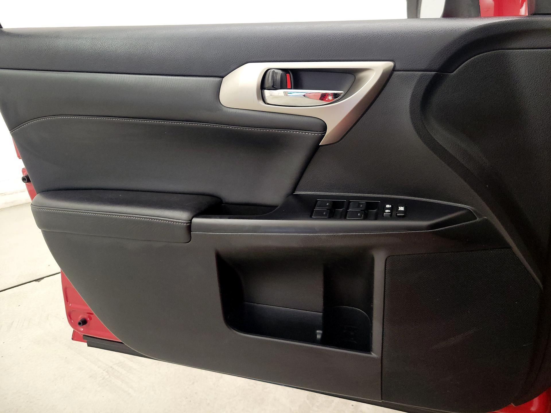 Thumbnail: 2015 Lexus CT - 12