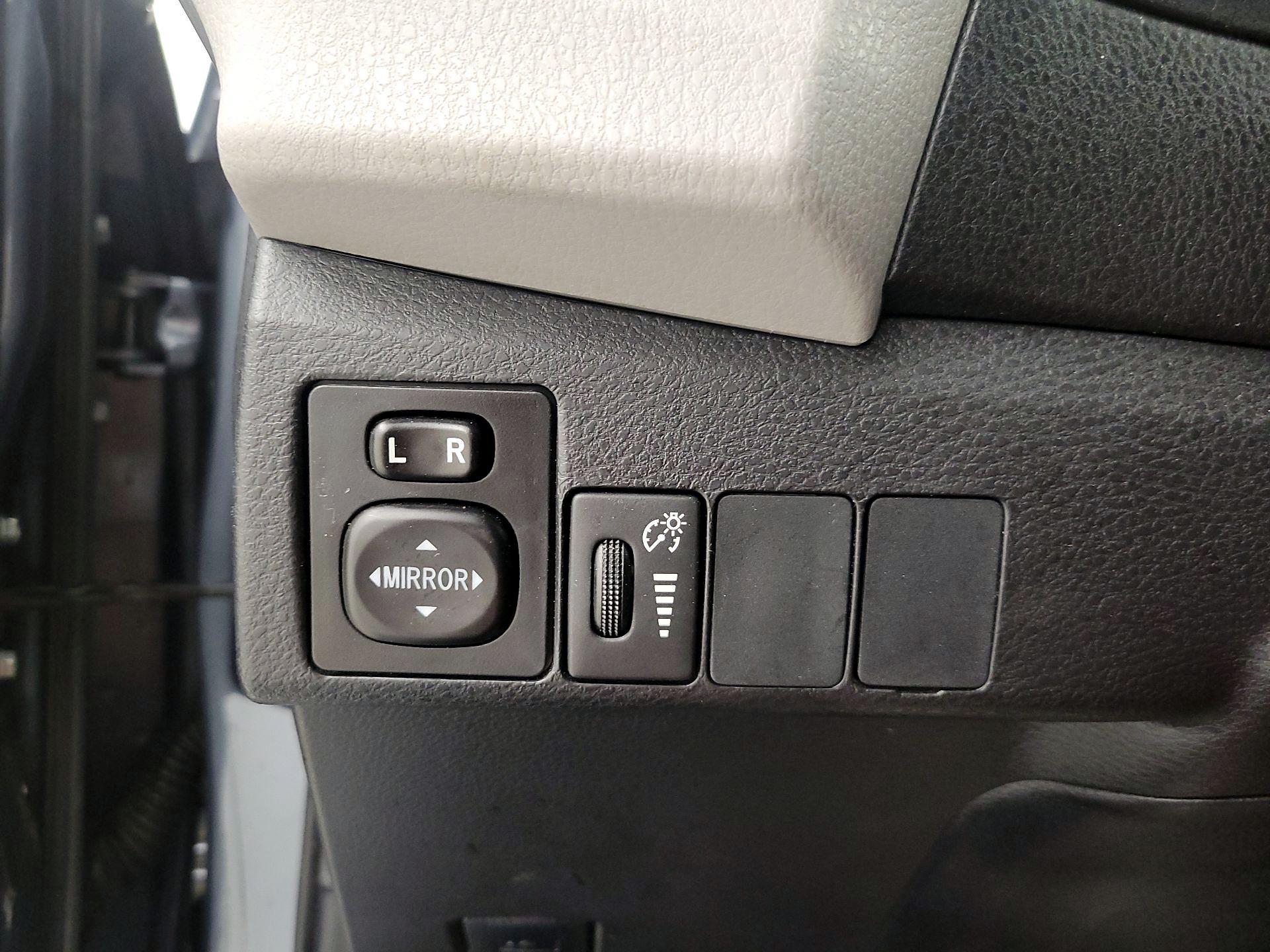 Thumbnail: 2015 Toyota Corolla - 13