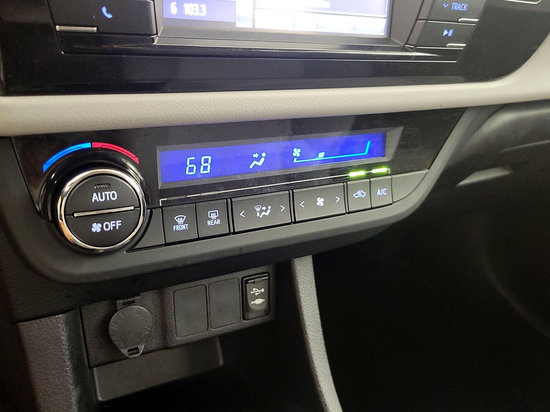 Thumbnail: 2015 Toyota Corolla - 16