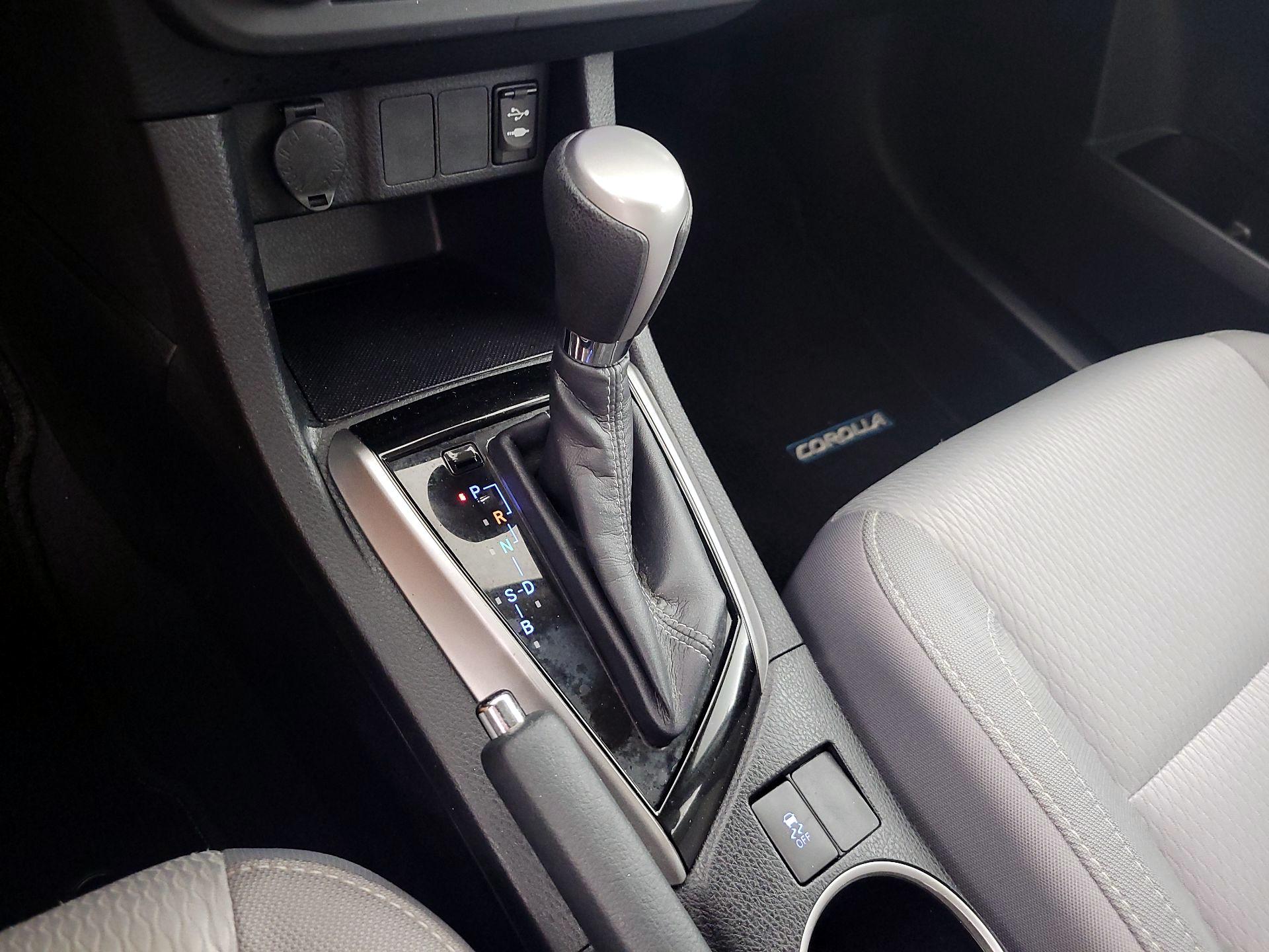 Thumbnail: 2015 Toyota Corolla - 17
