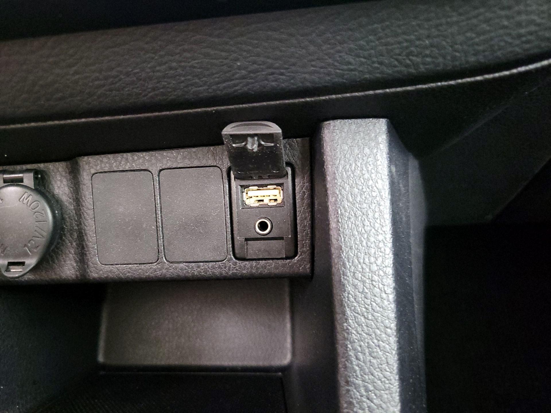 Thumbnail: 2015 Toyota Corolla - 18