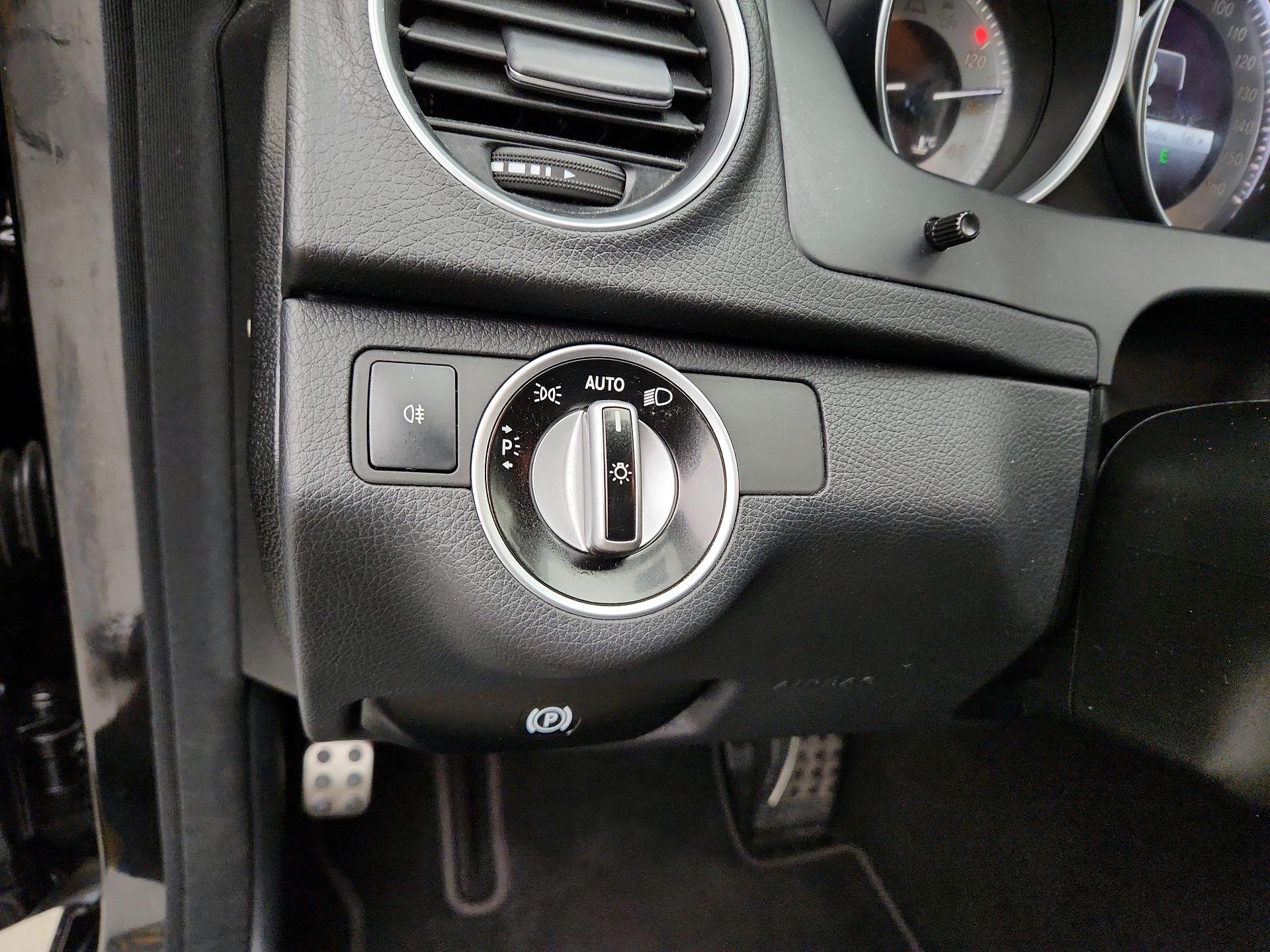 Thumbnail: 2014 Mercedes-Benz C-Class - 13