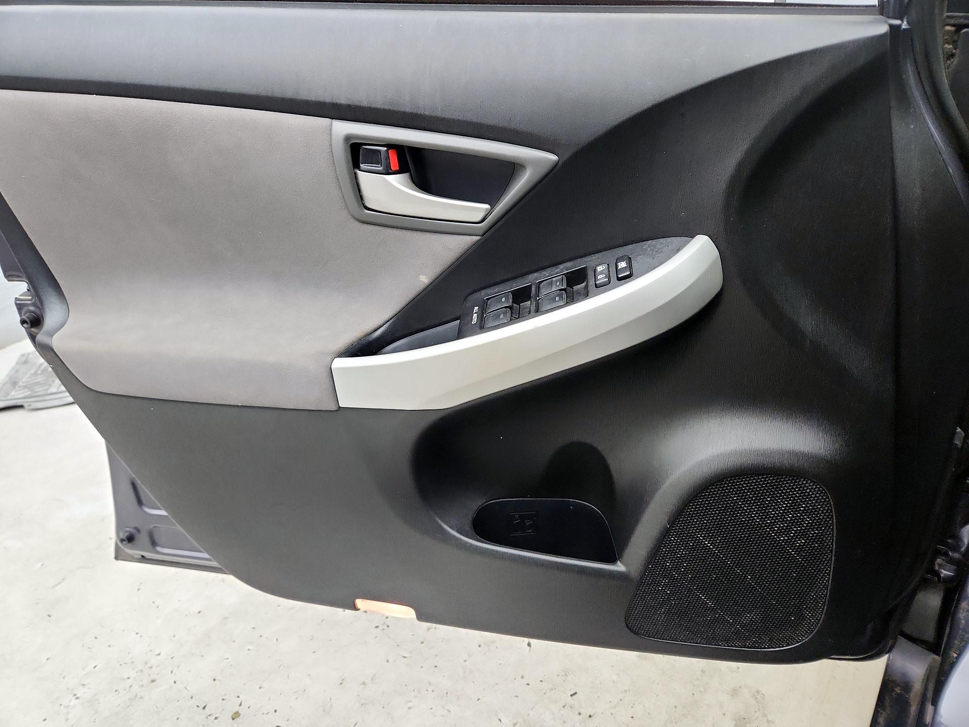 Thumbnail: 2013 Toyota Prius - 12