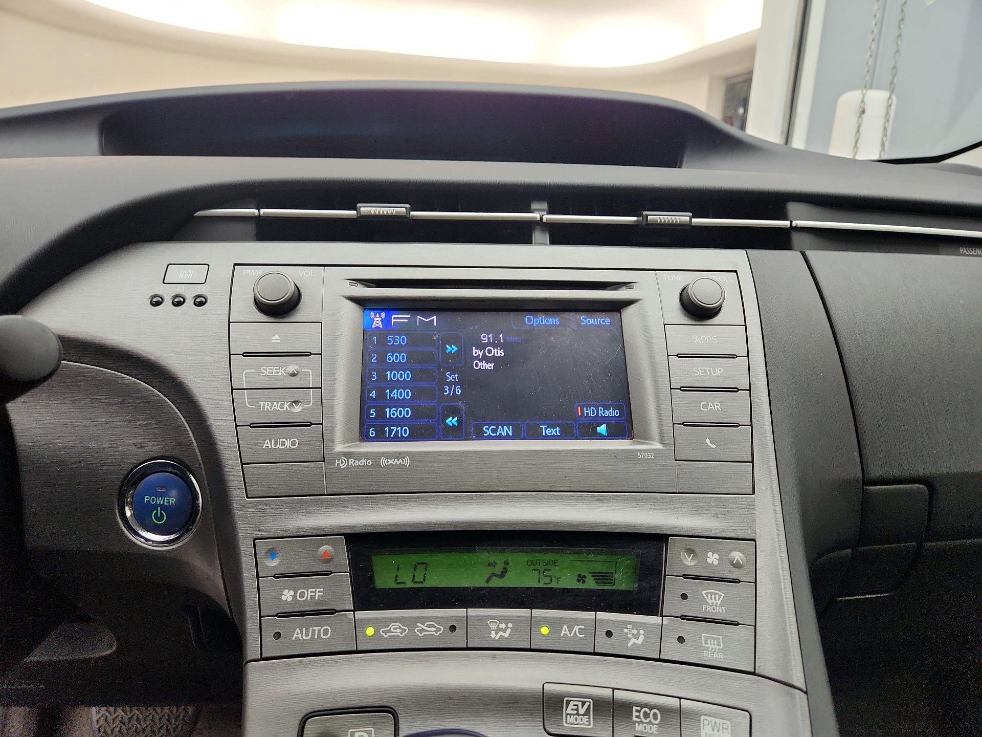 Thumbnail: 2013 Toyota Prius - 15