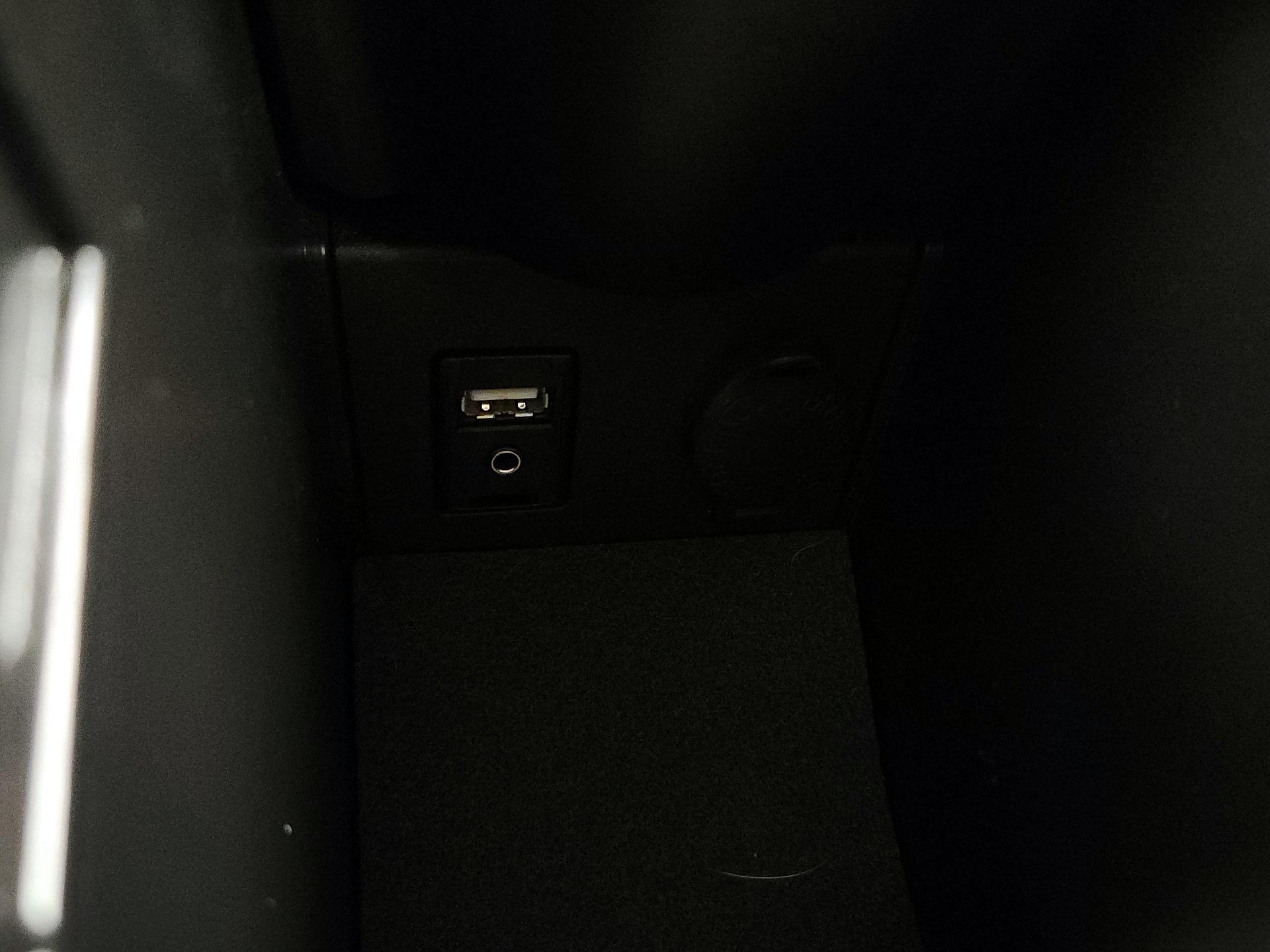 Thumbnail: 2013 Toyota Prius - 18
