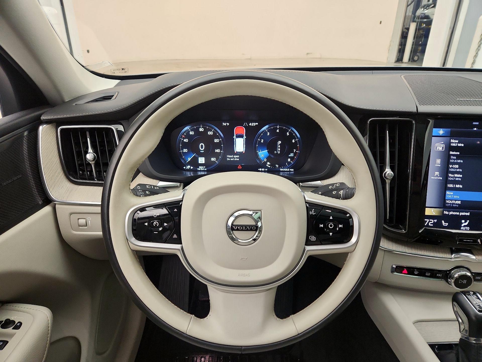 Thumbnail: 2020 Volvo XC60 - 10