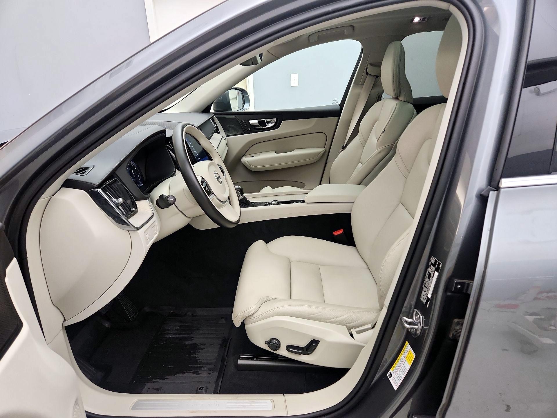 Thumbnail: 2020 Volvo XC60 - 11