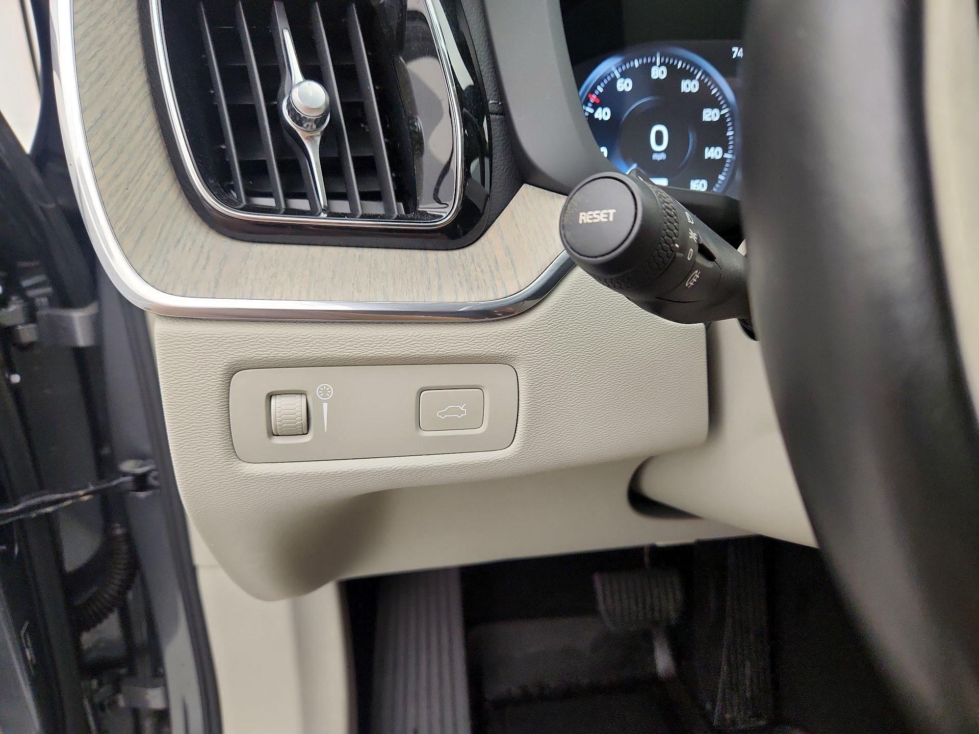 Thumbnail: 2020 Volvo XC60 - 13
