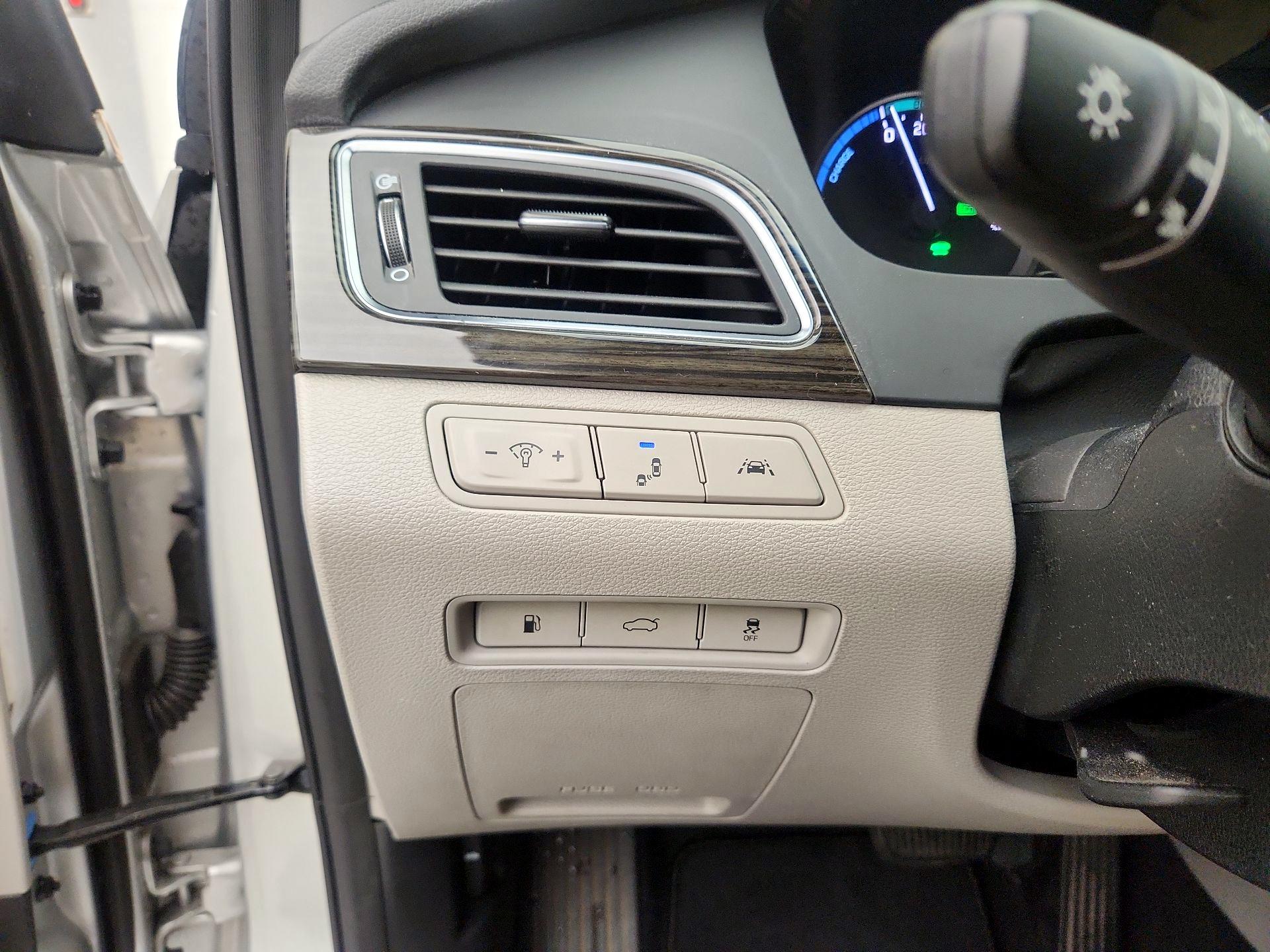 Thumbnail: 2016 Hyundai Sonata - 13