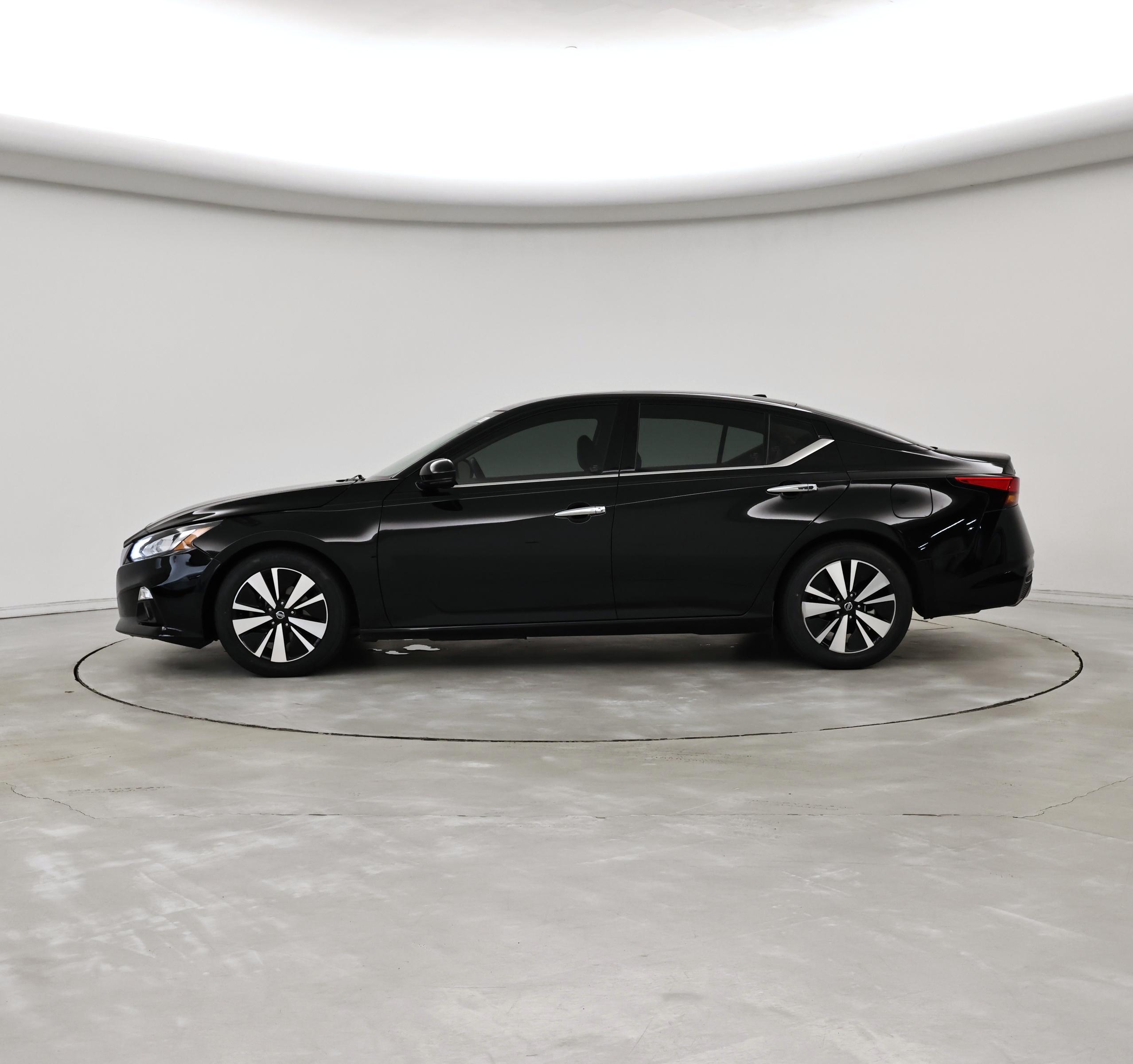 Thumbnail: 2019 Nissan Altima - 3