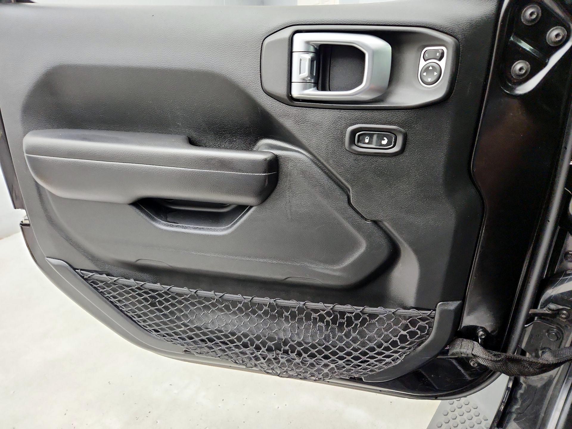 Thumbnail: 2018 Jeep Wrangler - 12