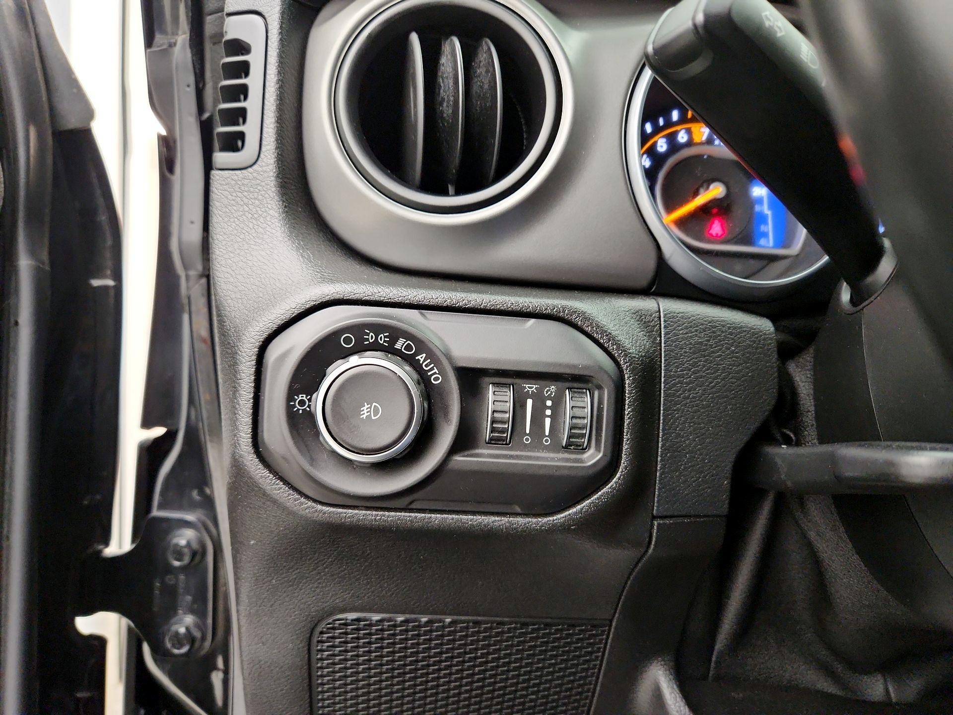Thumbnail: 2018 Jeep Wrangler - 13