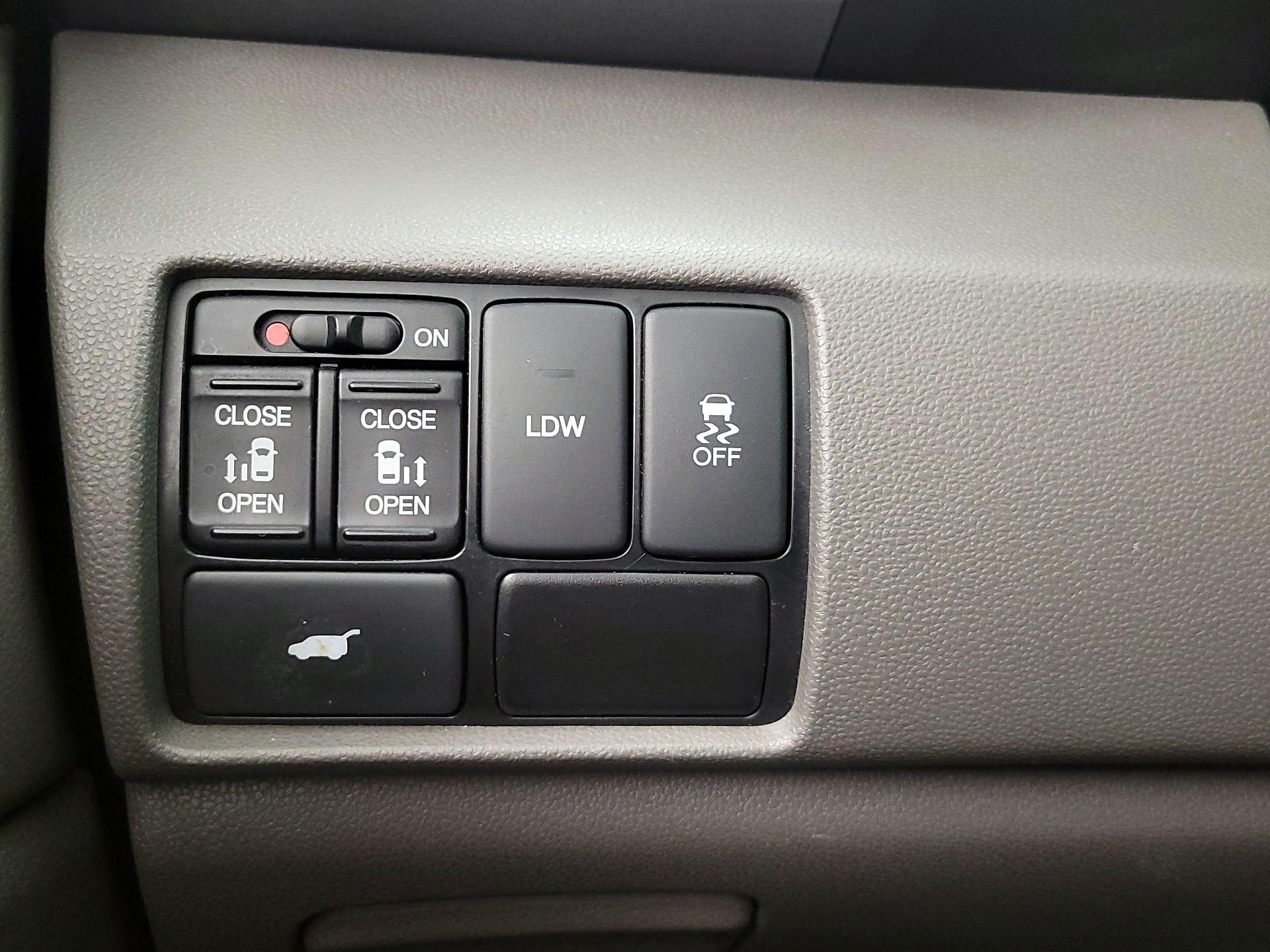 Thumbnail: 2015 Honda Odyssey - 13