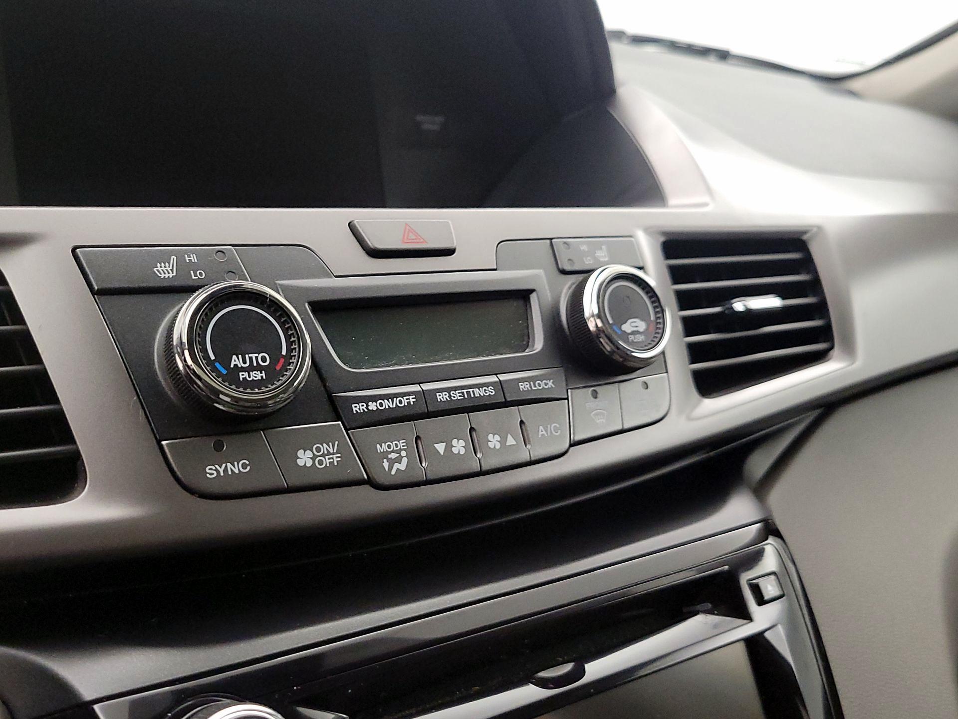 Thumbnail: 2015 Honda Odyssey - 17